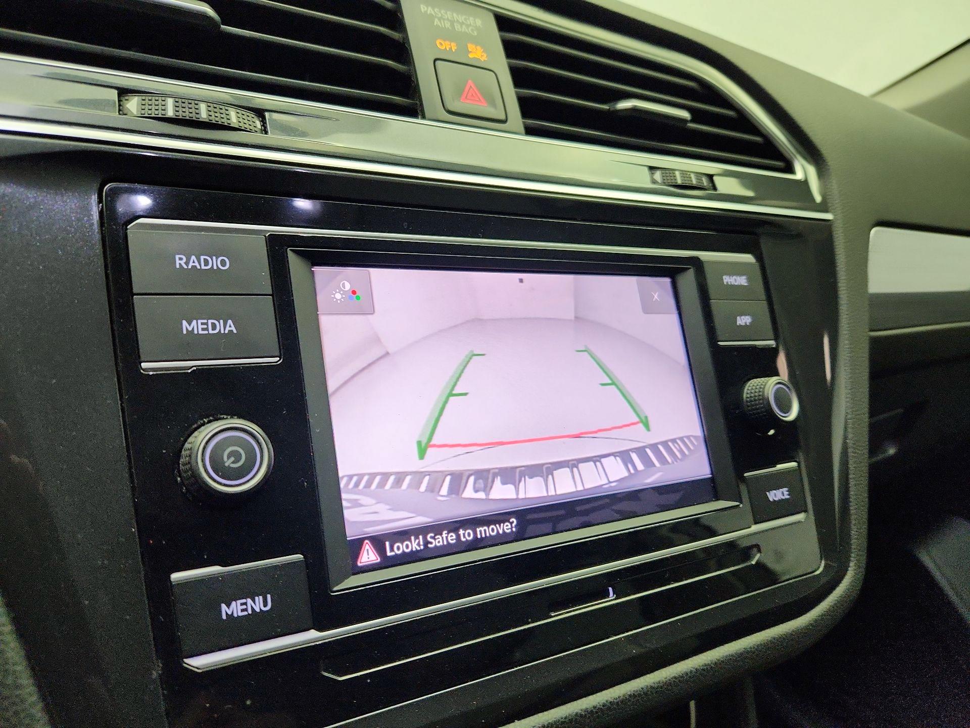 Thumbnail: 2022 Volkswagen Tiguan - 14