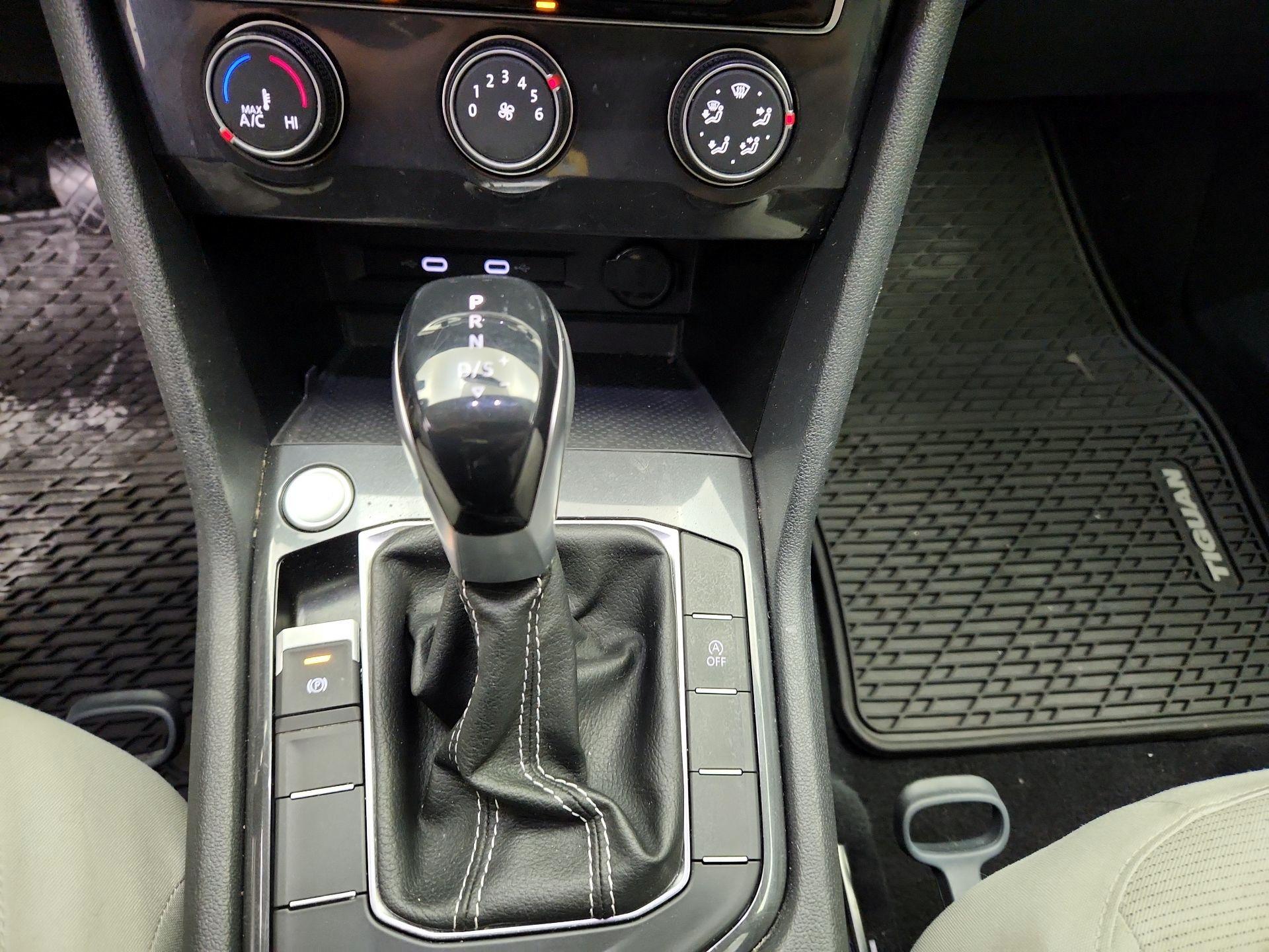 Thumbnail: 2022 Volkswagen Tiguan - 17