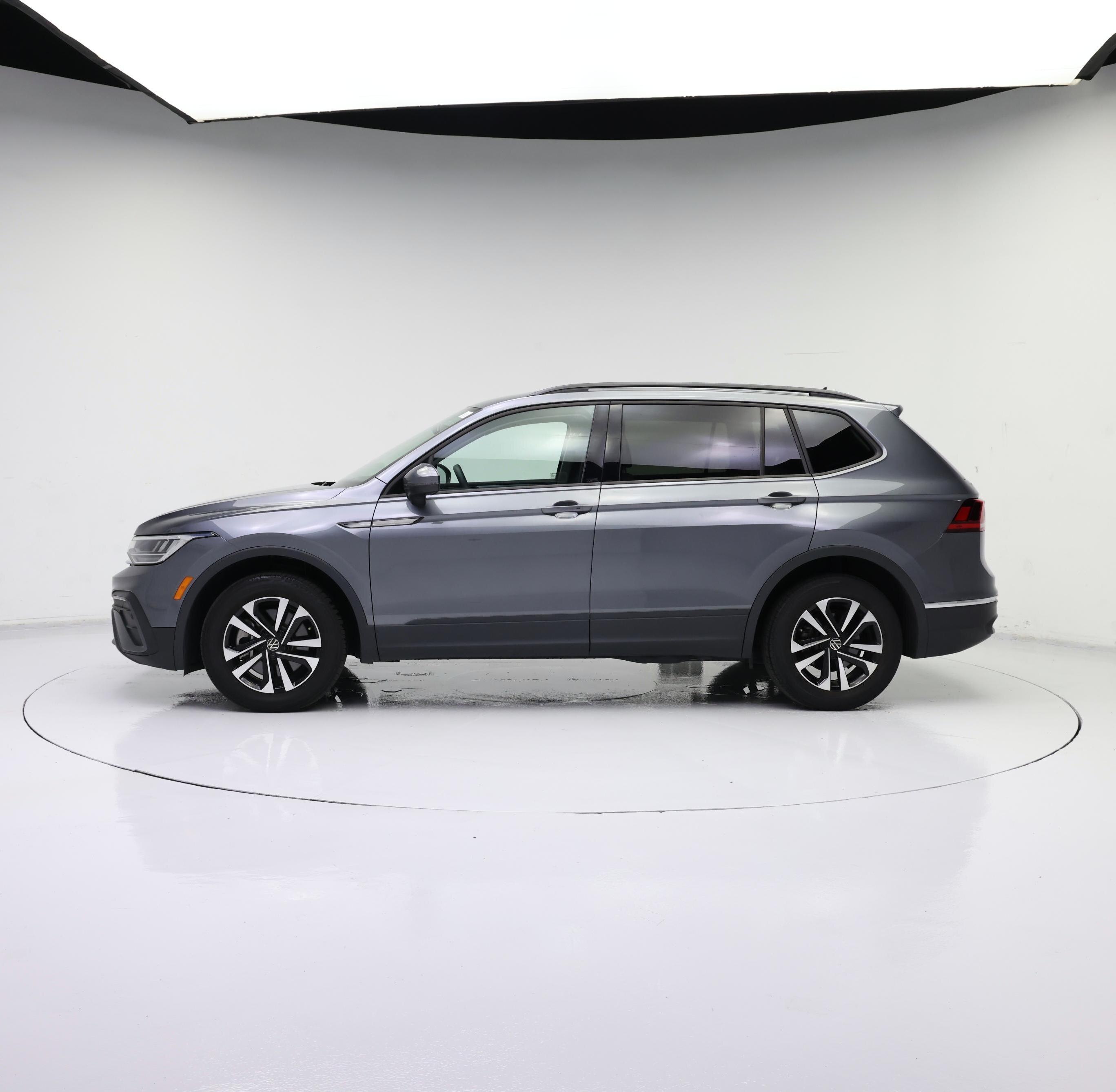 Thumbnail: 2022 Volkswagen Tiguan - 3