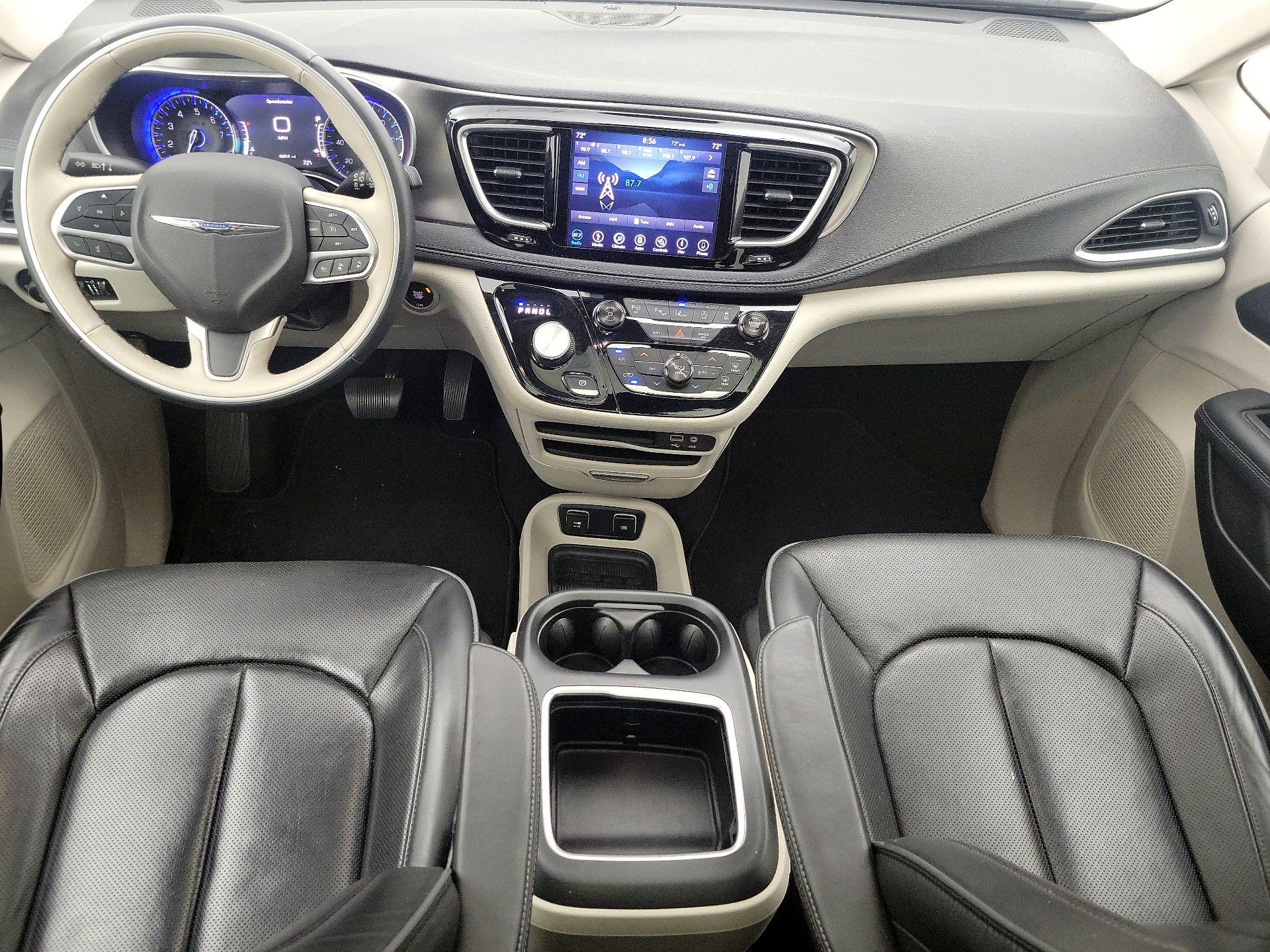 Thumbnail: 2018 Chrysler Pacifica - 9