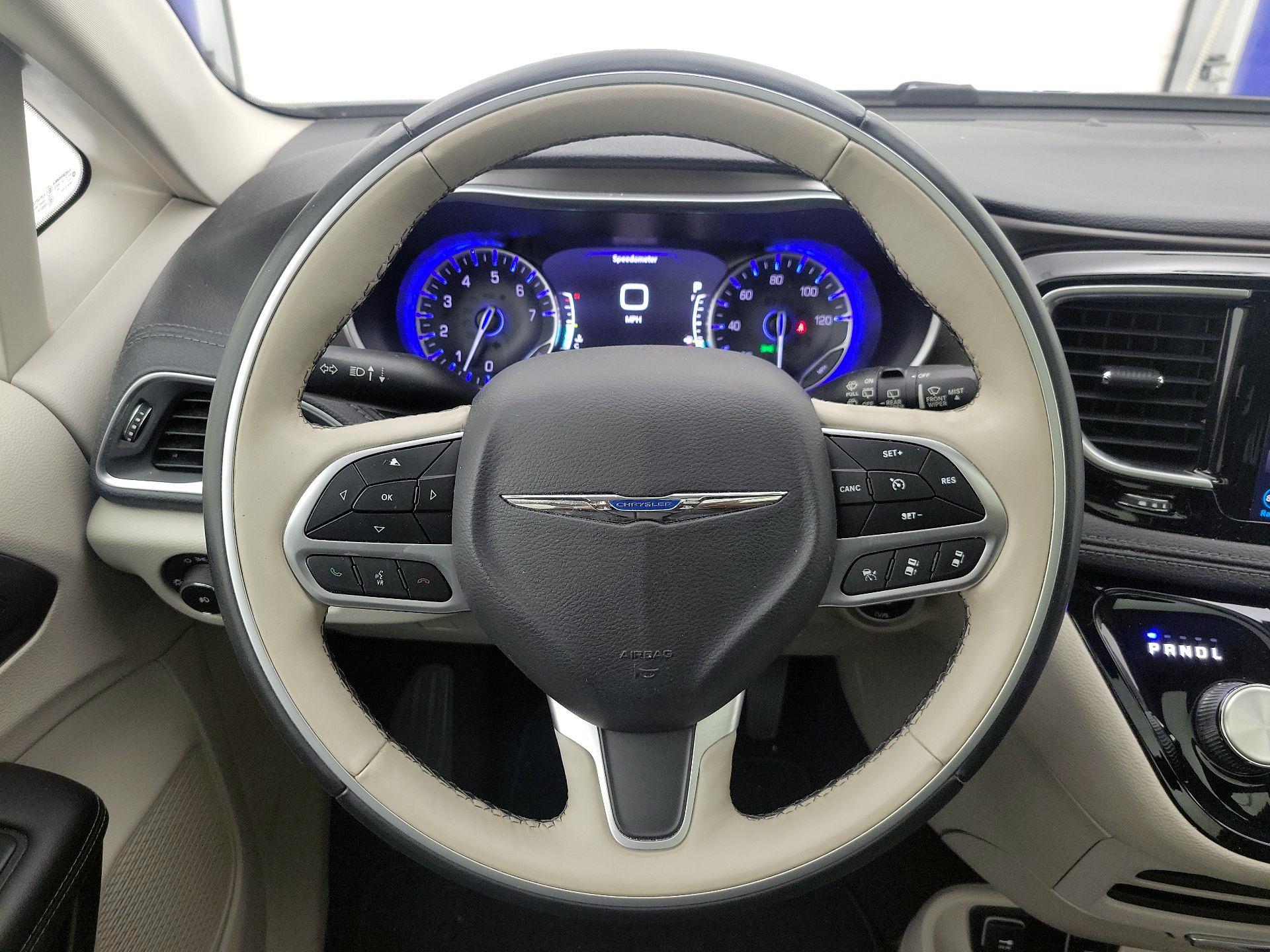Thumbnail: 2018 Chrysler Pacifica - 10