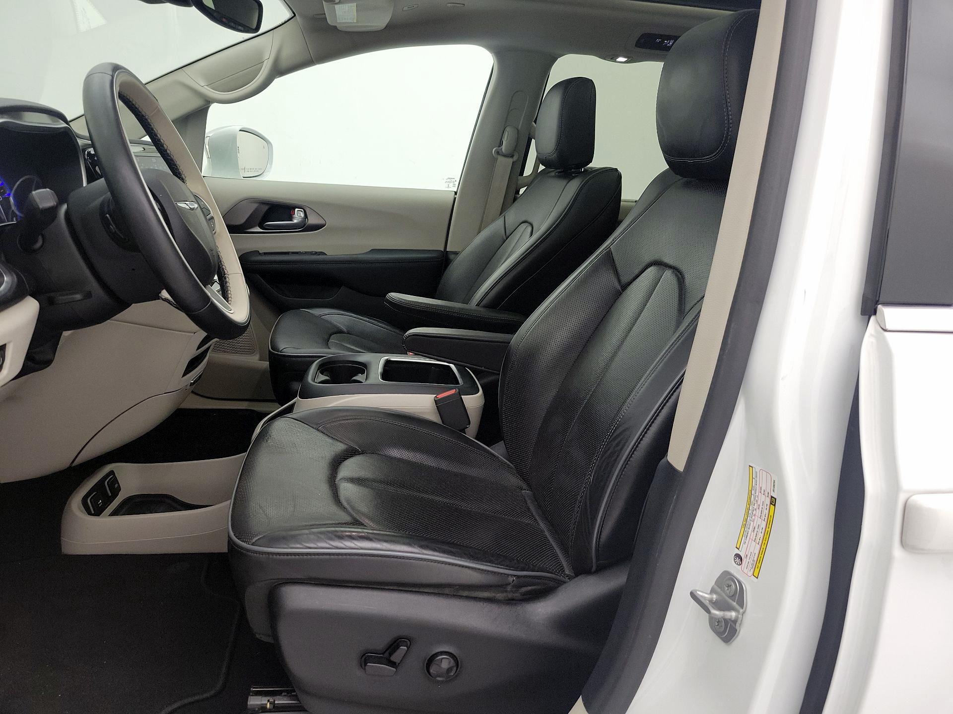 Thumbnail: 2018 Chrysler Pacifica - 11