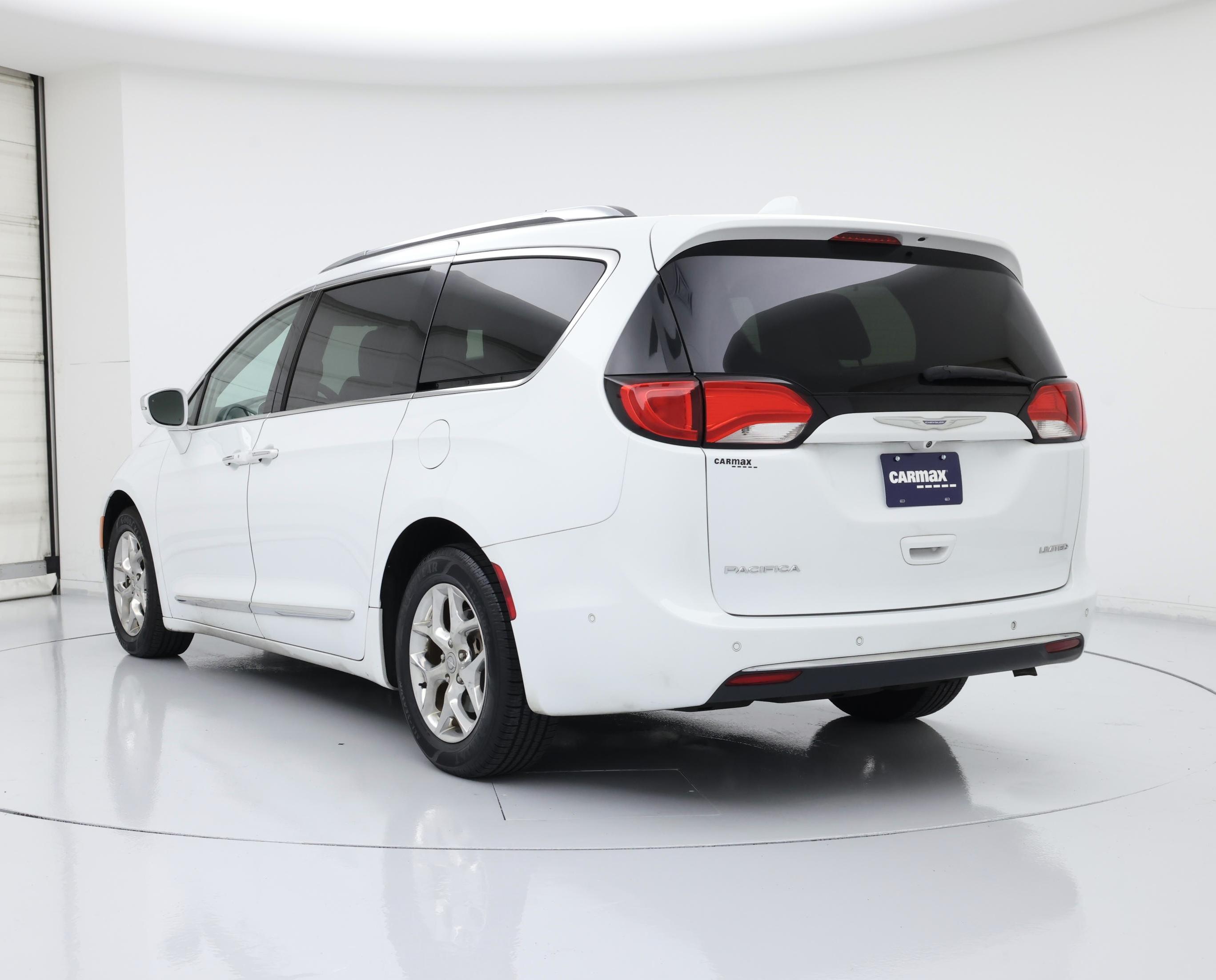 Thumbnail: 2018 Chrysler Pacifica - 2