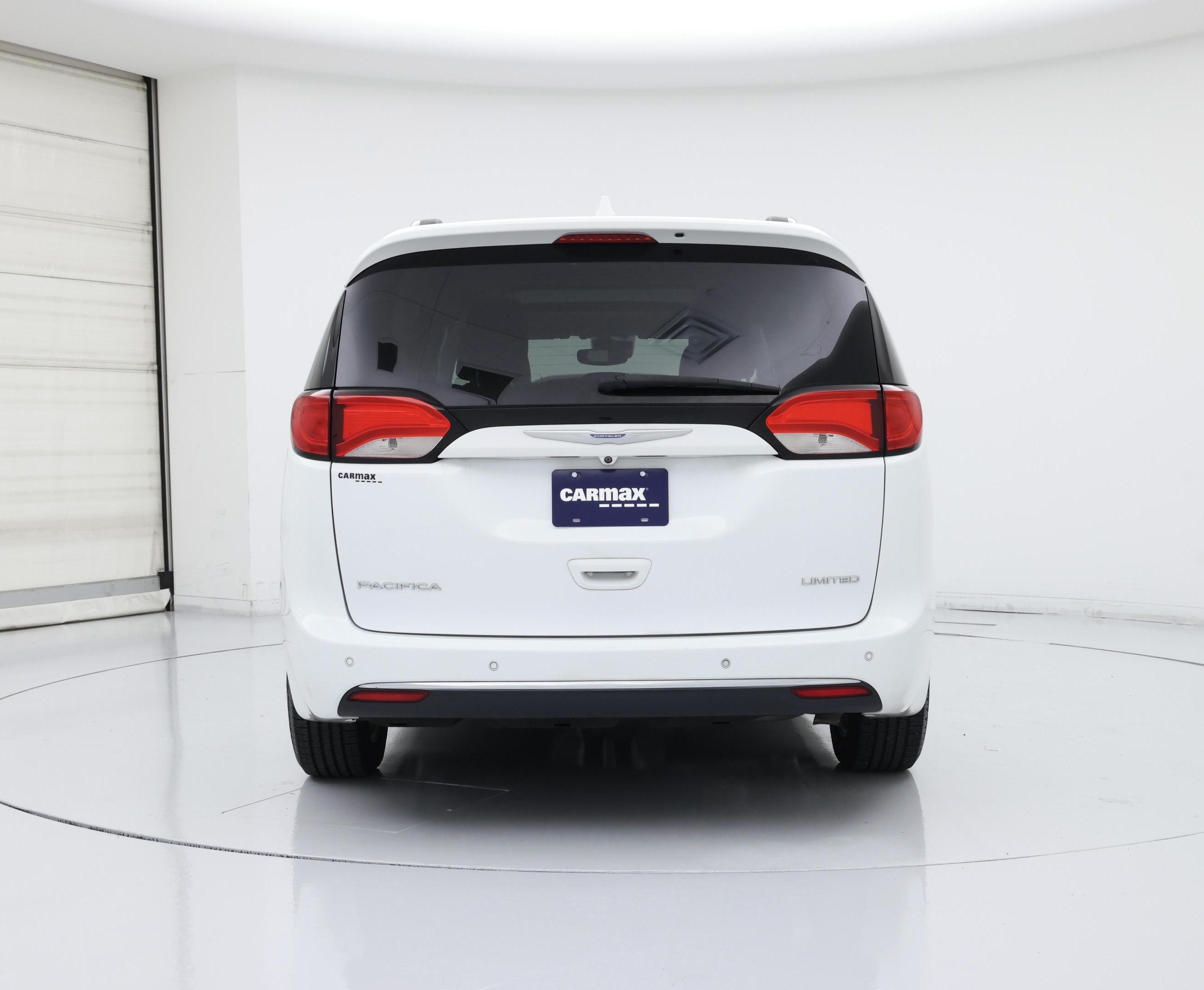 Thumbnail: 2018 Chrysler Pacifica - 6