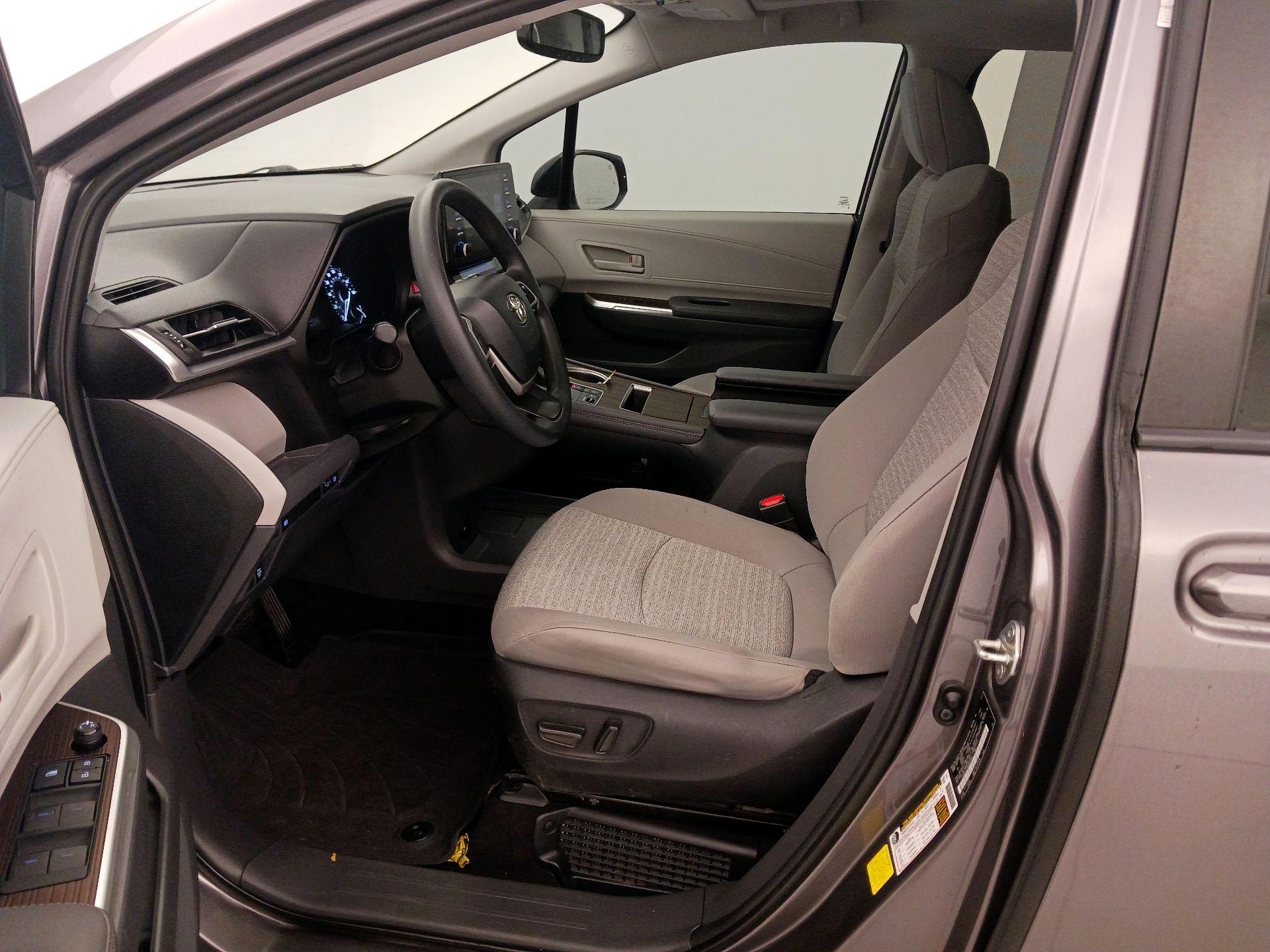 Thumbnail: 2021 Toyota Sienna - 11