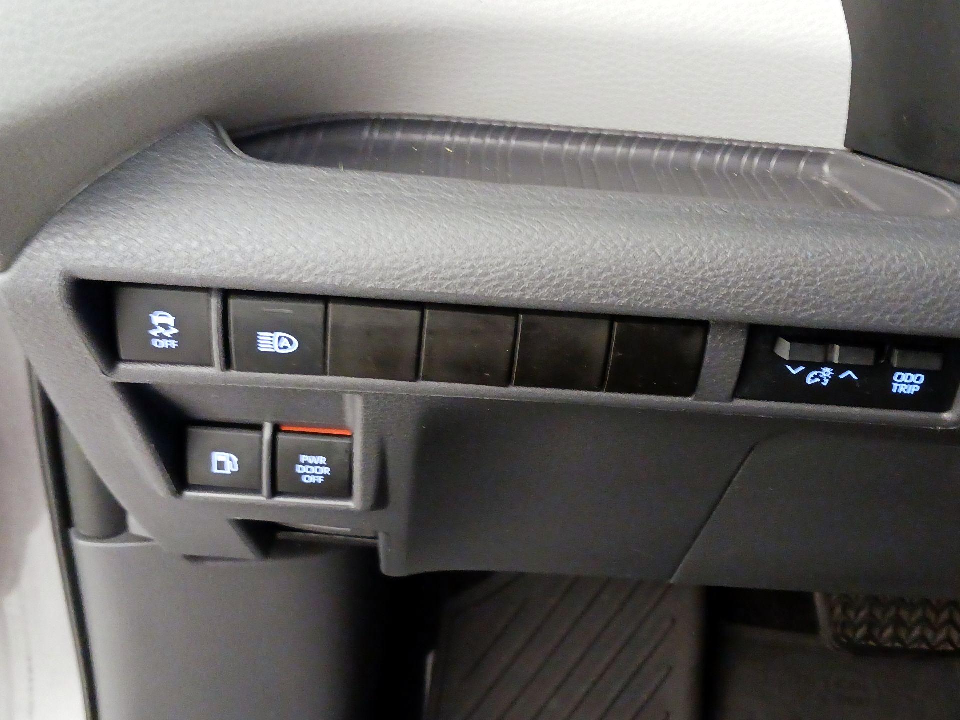 Thumbnail: 2021 Toyota Sienna - 13