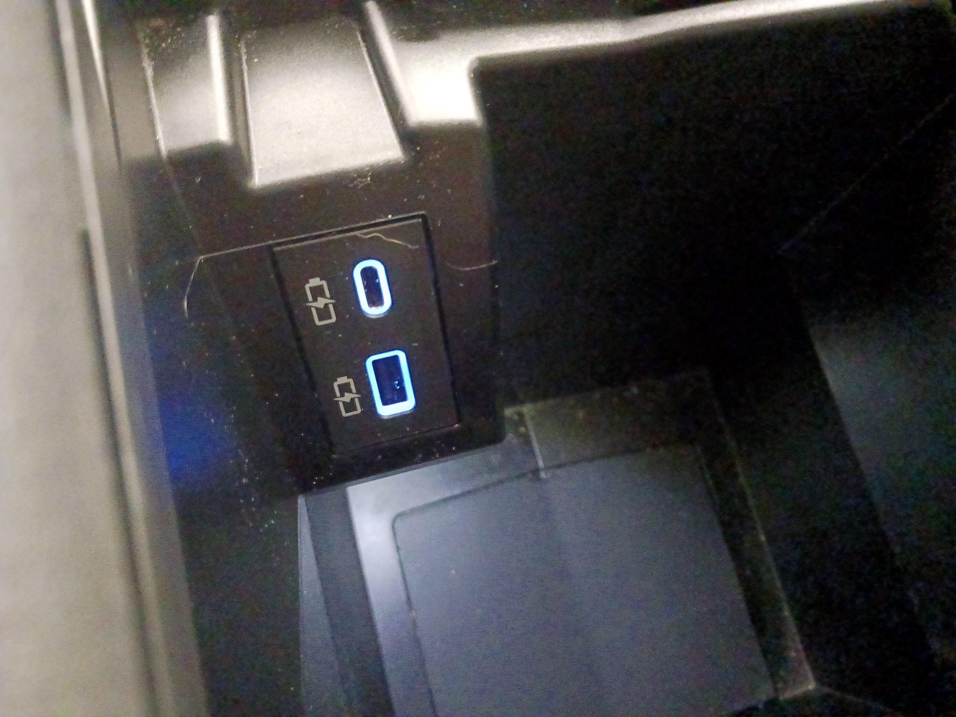 Thumbnail: 2021 Toyota Sienna - 18