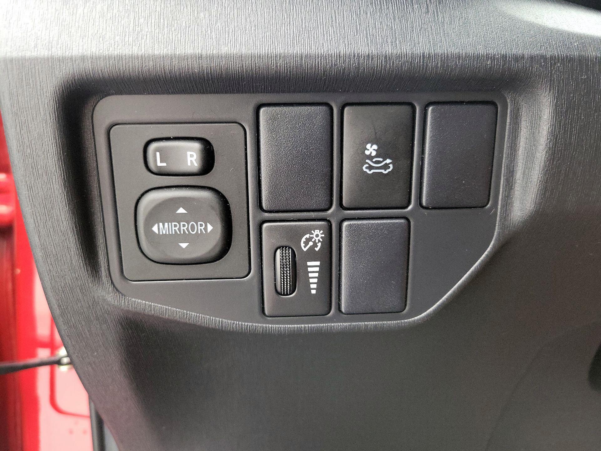Thumbnail: 2014 Toyota Prius - 13
