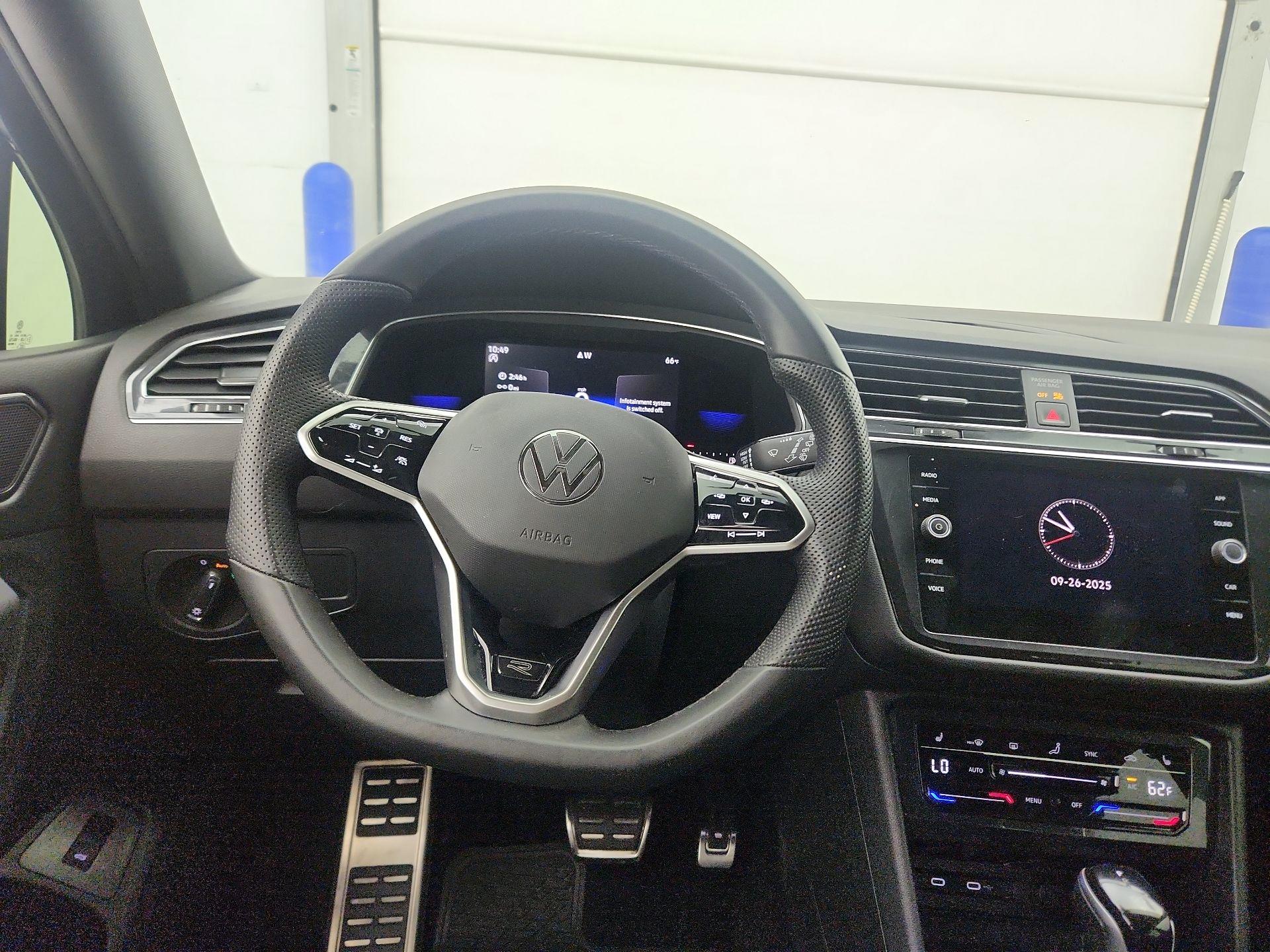 Thumbnail: 2022 Volkswagen Tiguan - 10