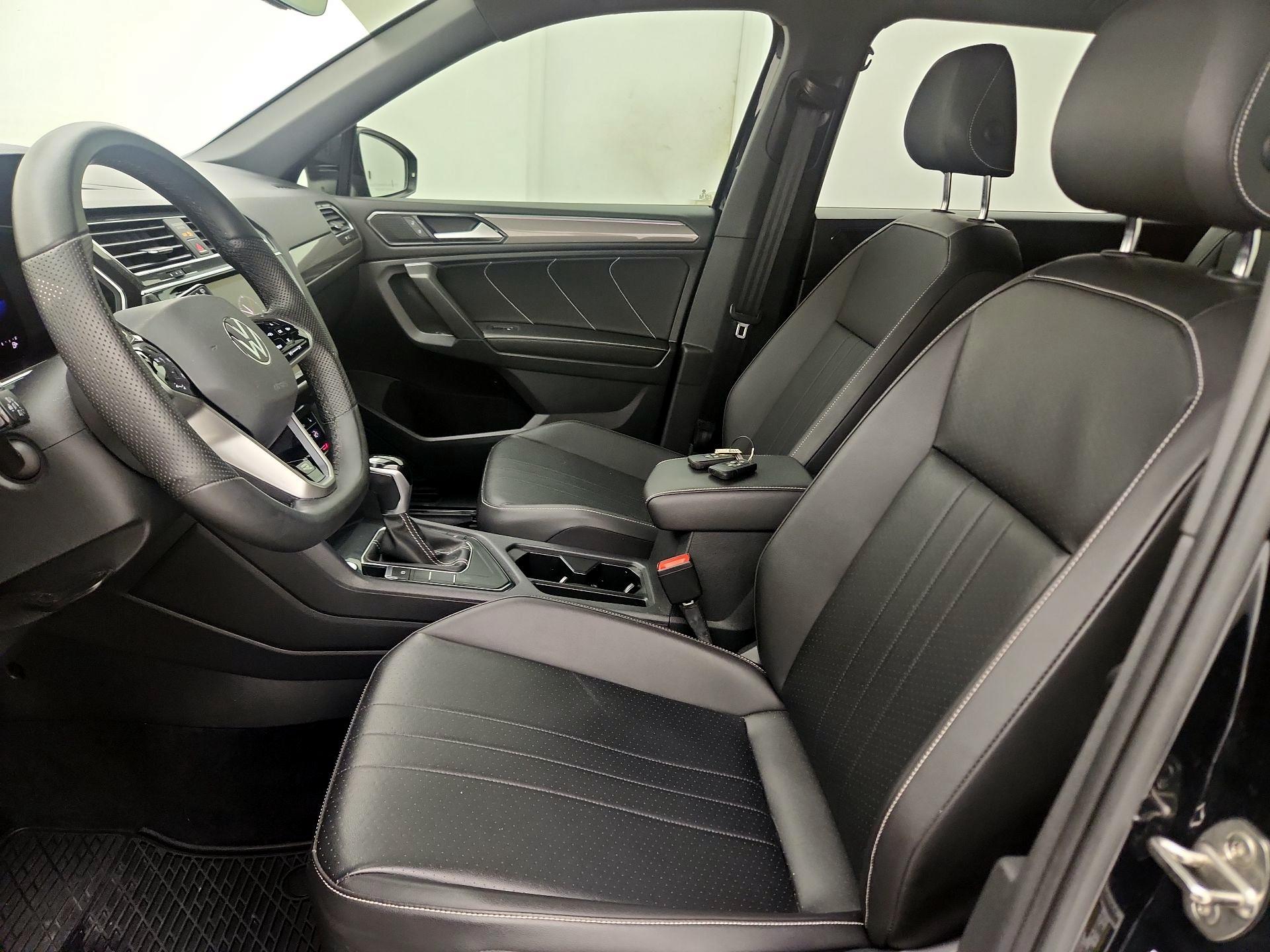 Thumbnail: 2022 Volkswagen Tiguan - 11