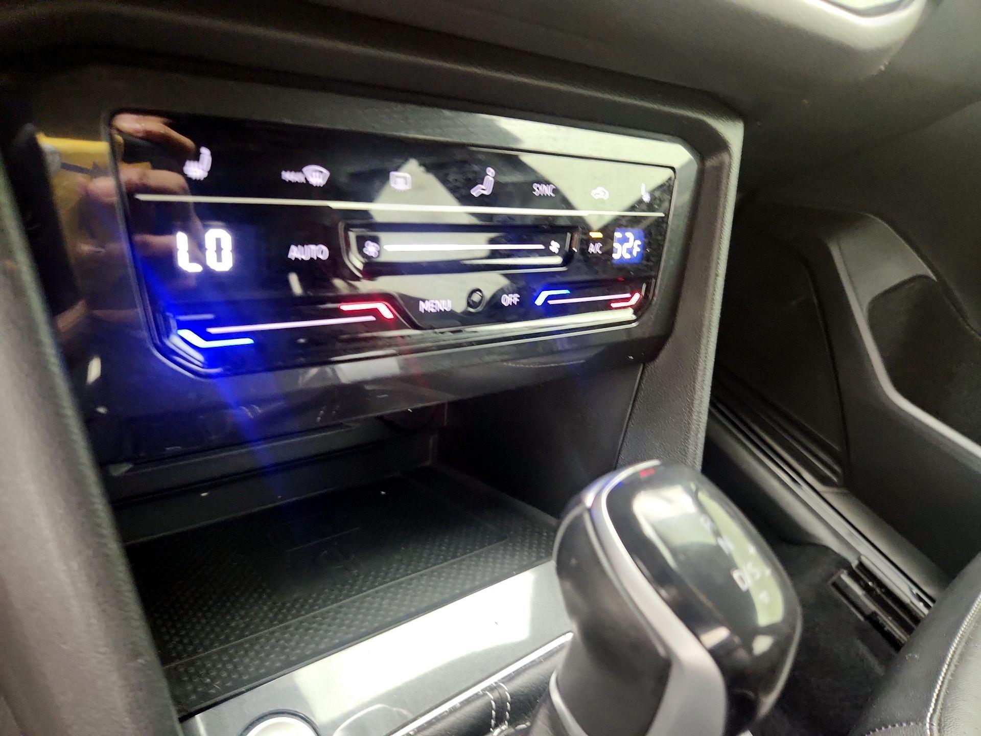 Thumbnail: 2022 Volkswagen Tiguan - 16