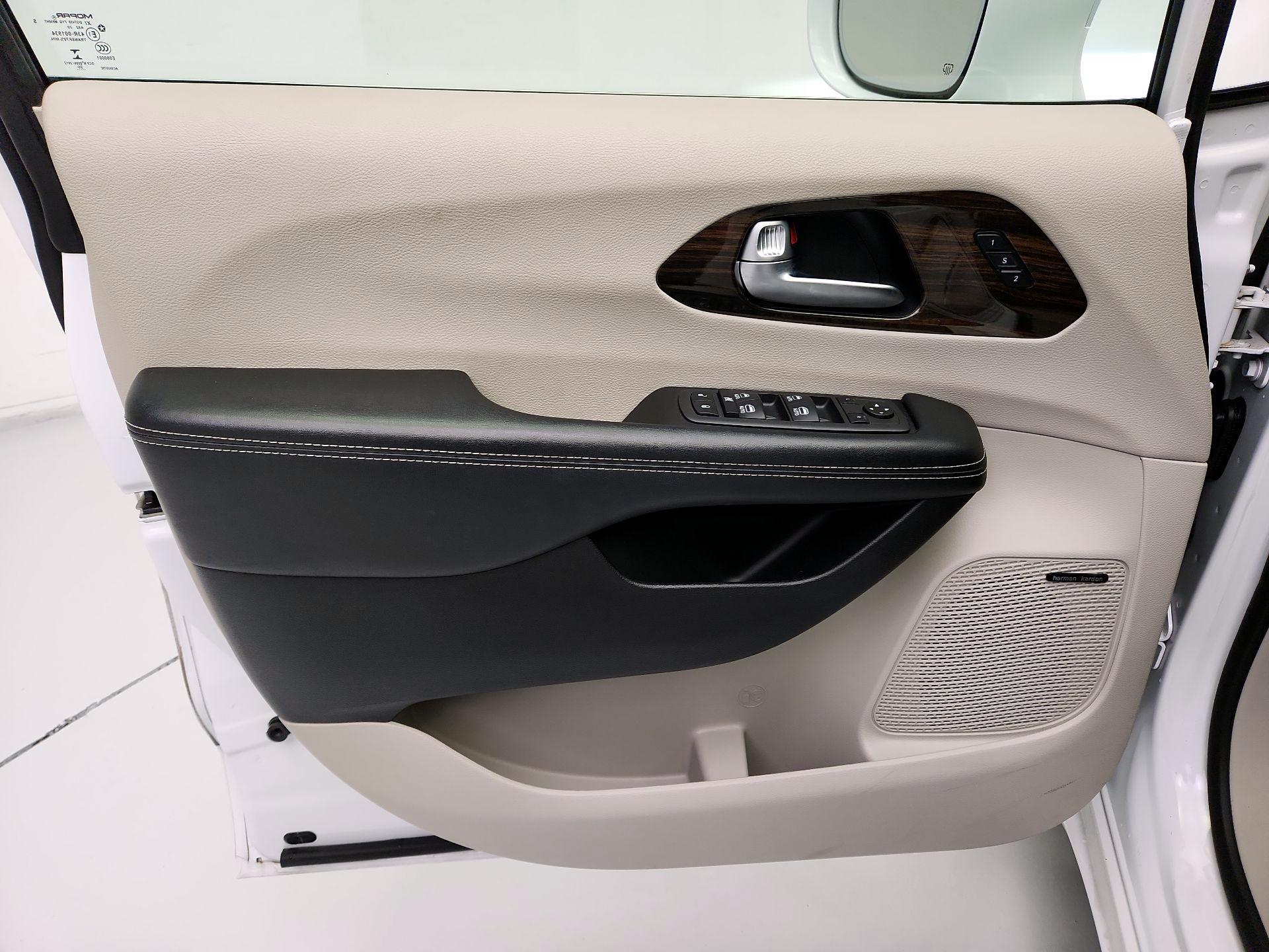 Thumbnail: 2022 Chrysler Pacifica - 12