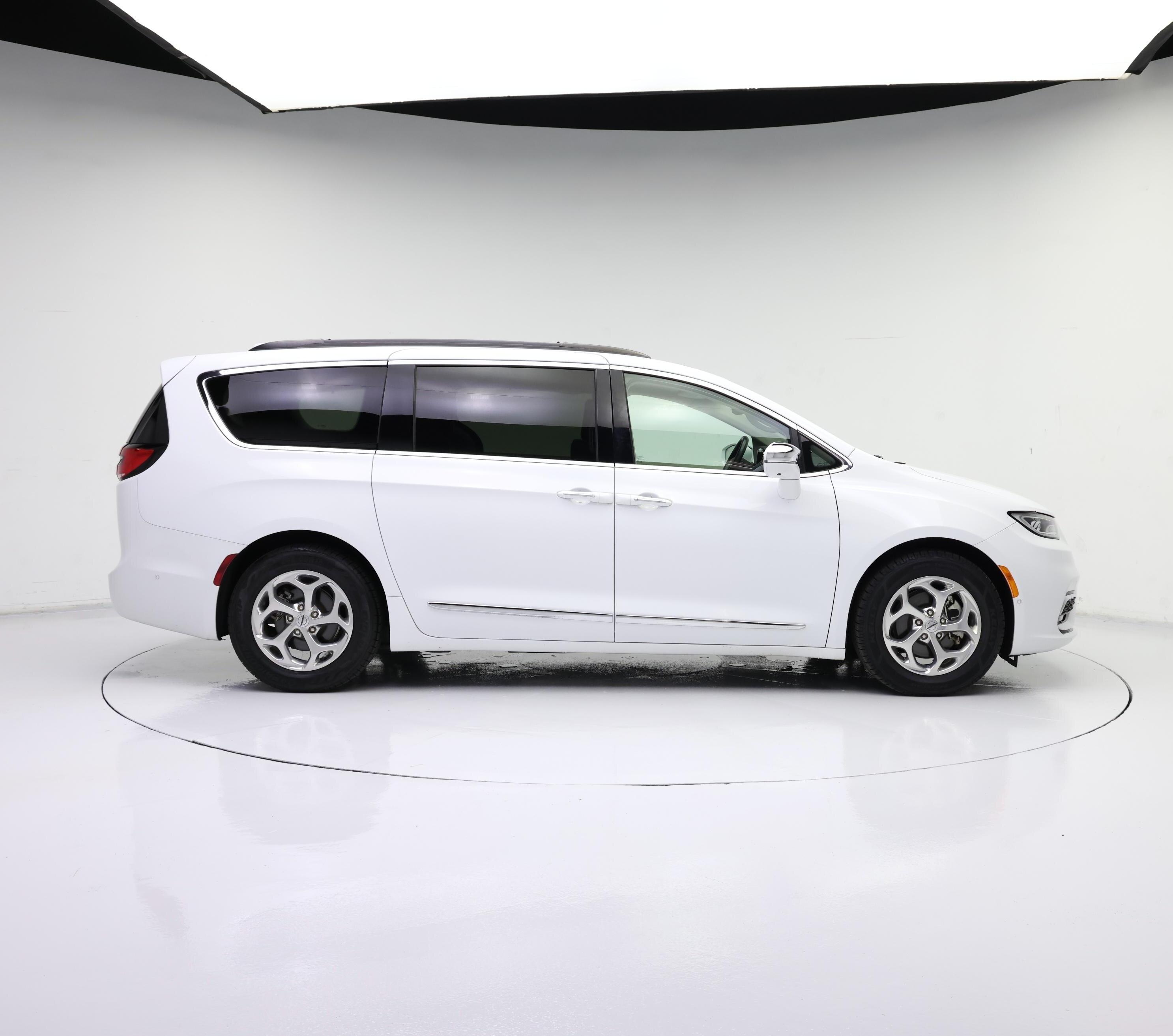 Thumbnail: 2022 Chrysler Pacifica - 7