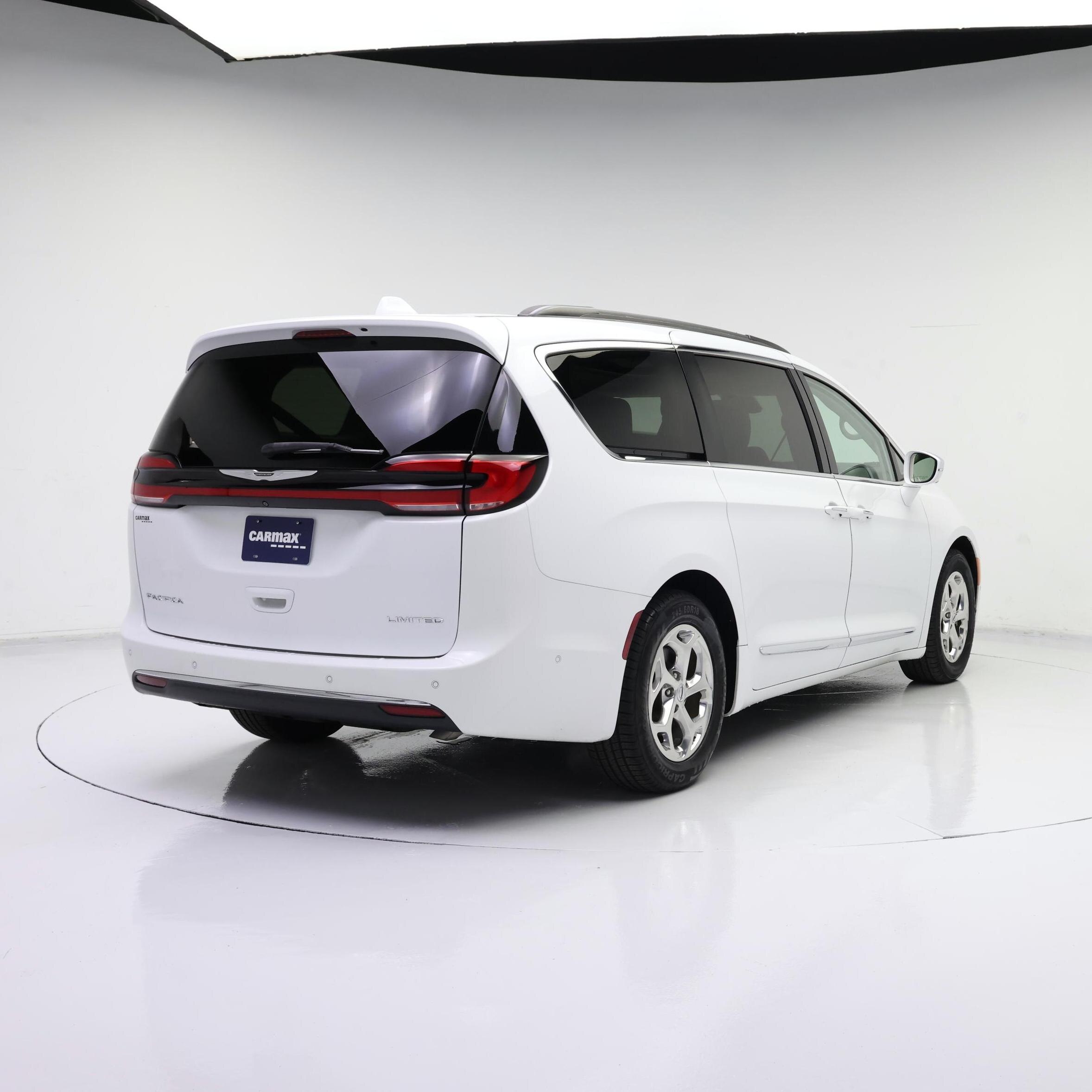 Thumbnail: 2022 Chrysler Pacifica - 8