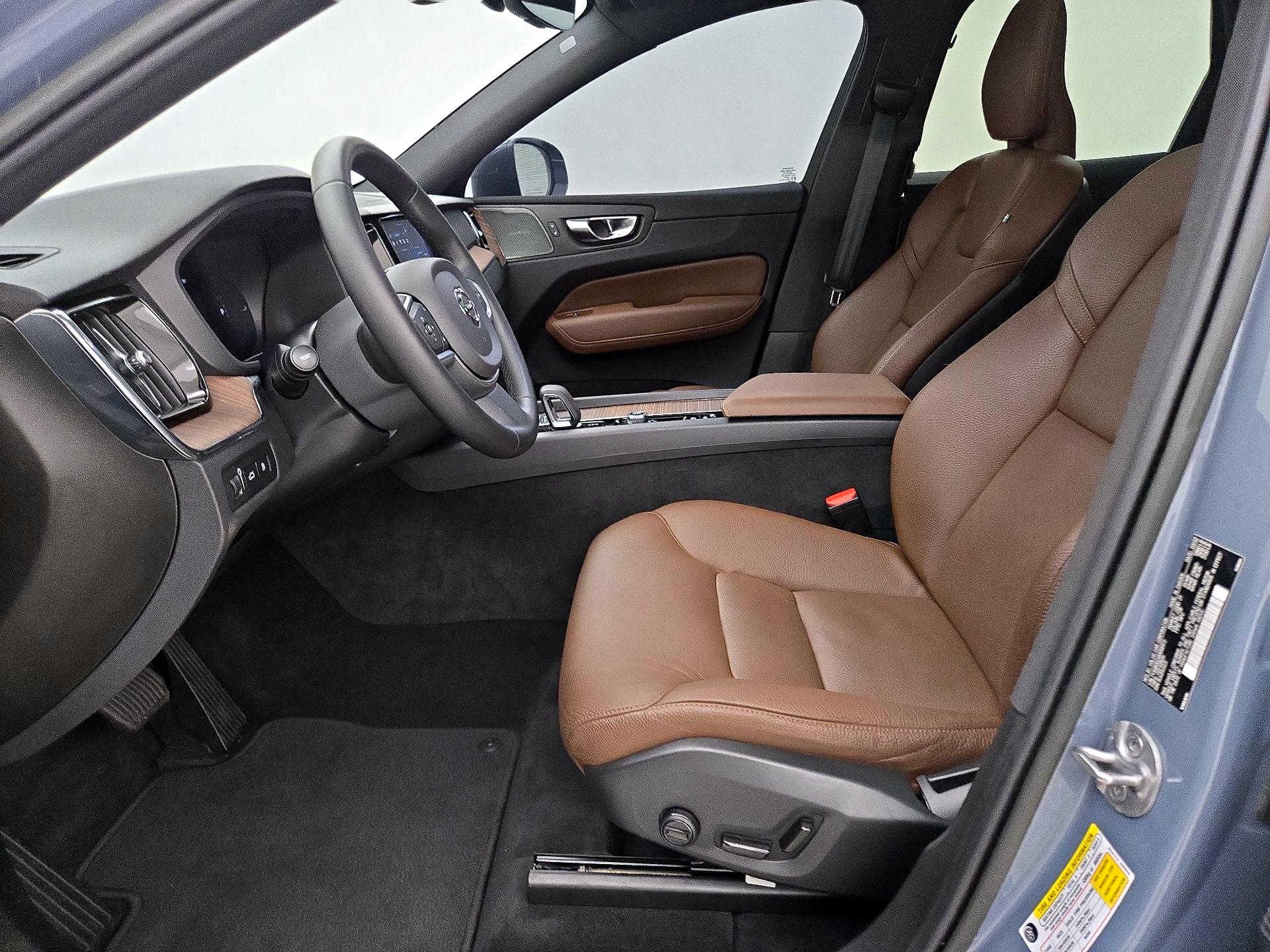 Thumbnail: 2022 Volvo XC60 - 11