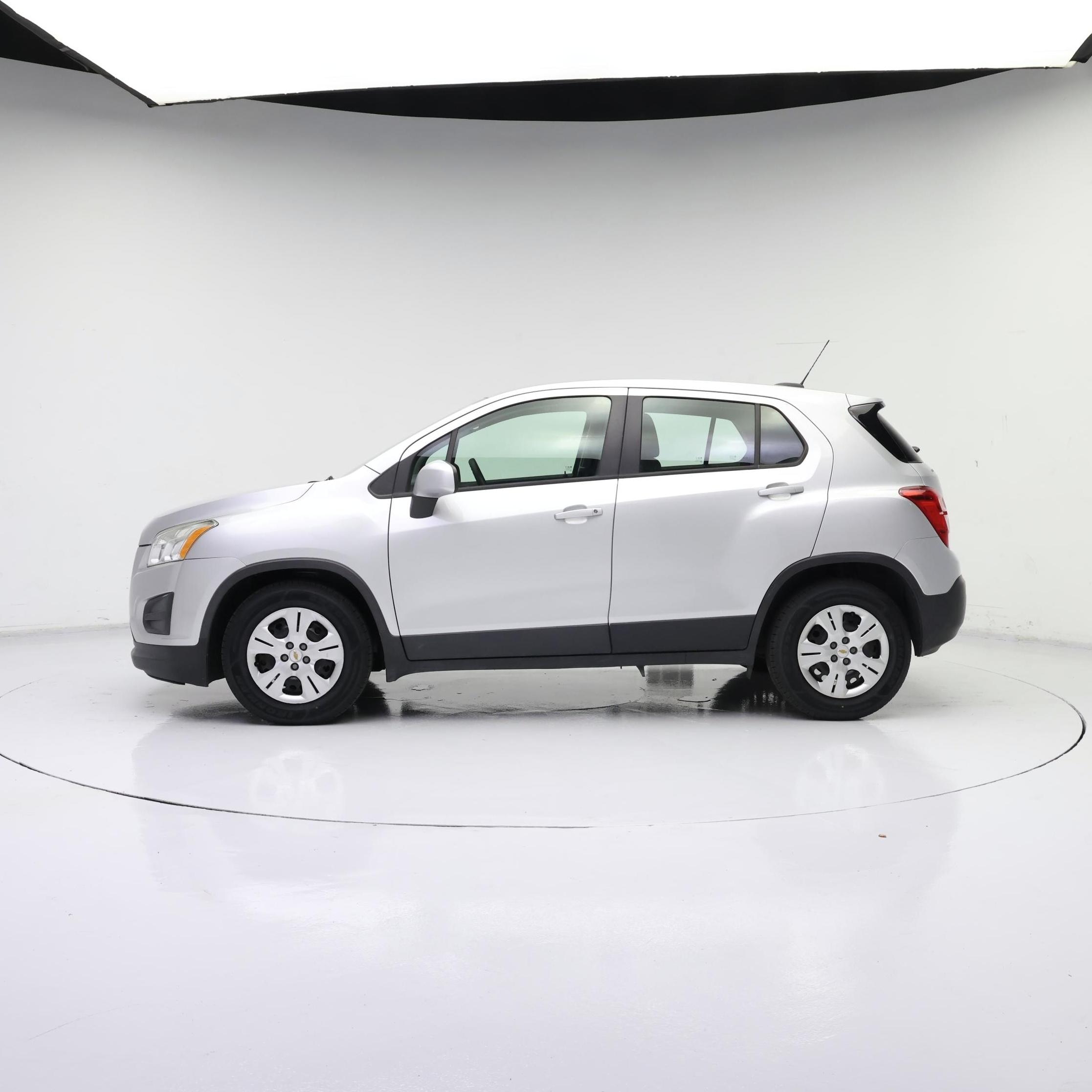 Thumbnail: 2016 Chevrolet Trax - 3
