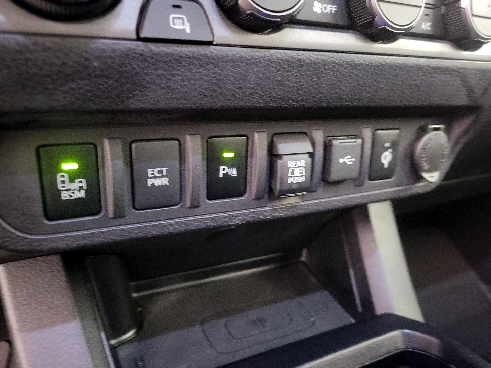 Thumbnail: 2021 Toyota Tacoma - 17