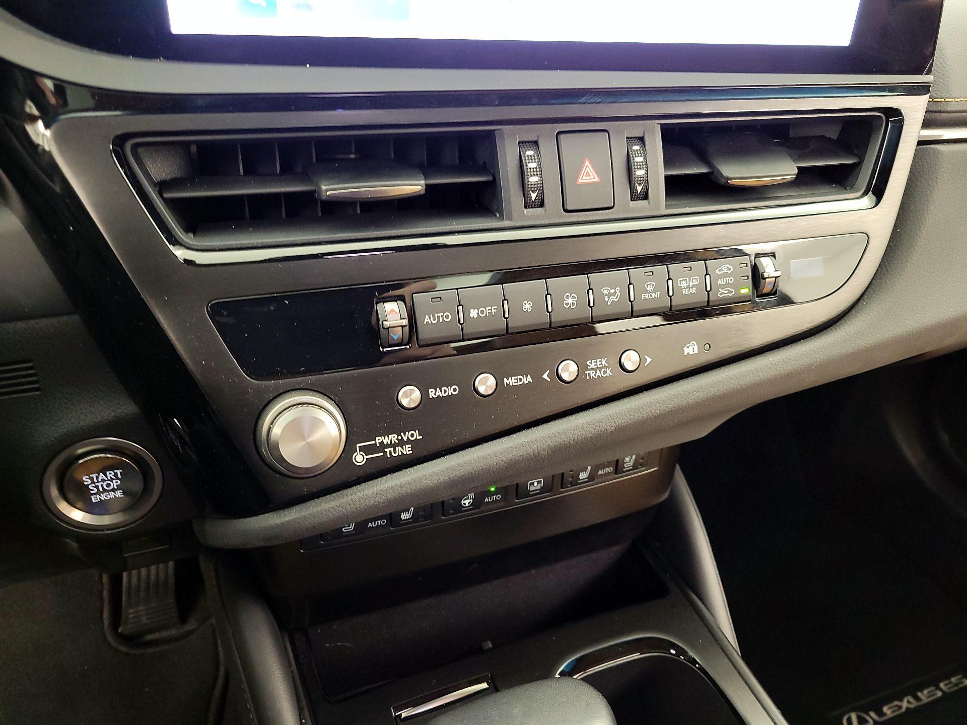 Thumbnail: 2024 Lexus ES - 16