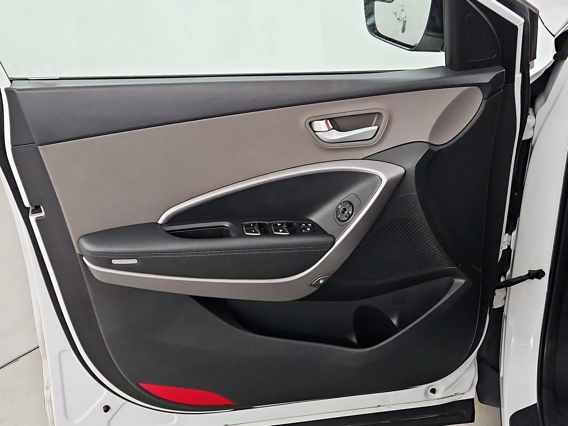 Thumbnail: 2016 Hyundai Santa Fe - 12