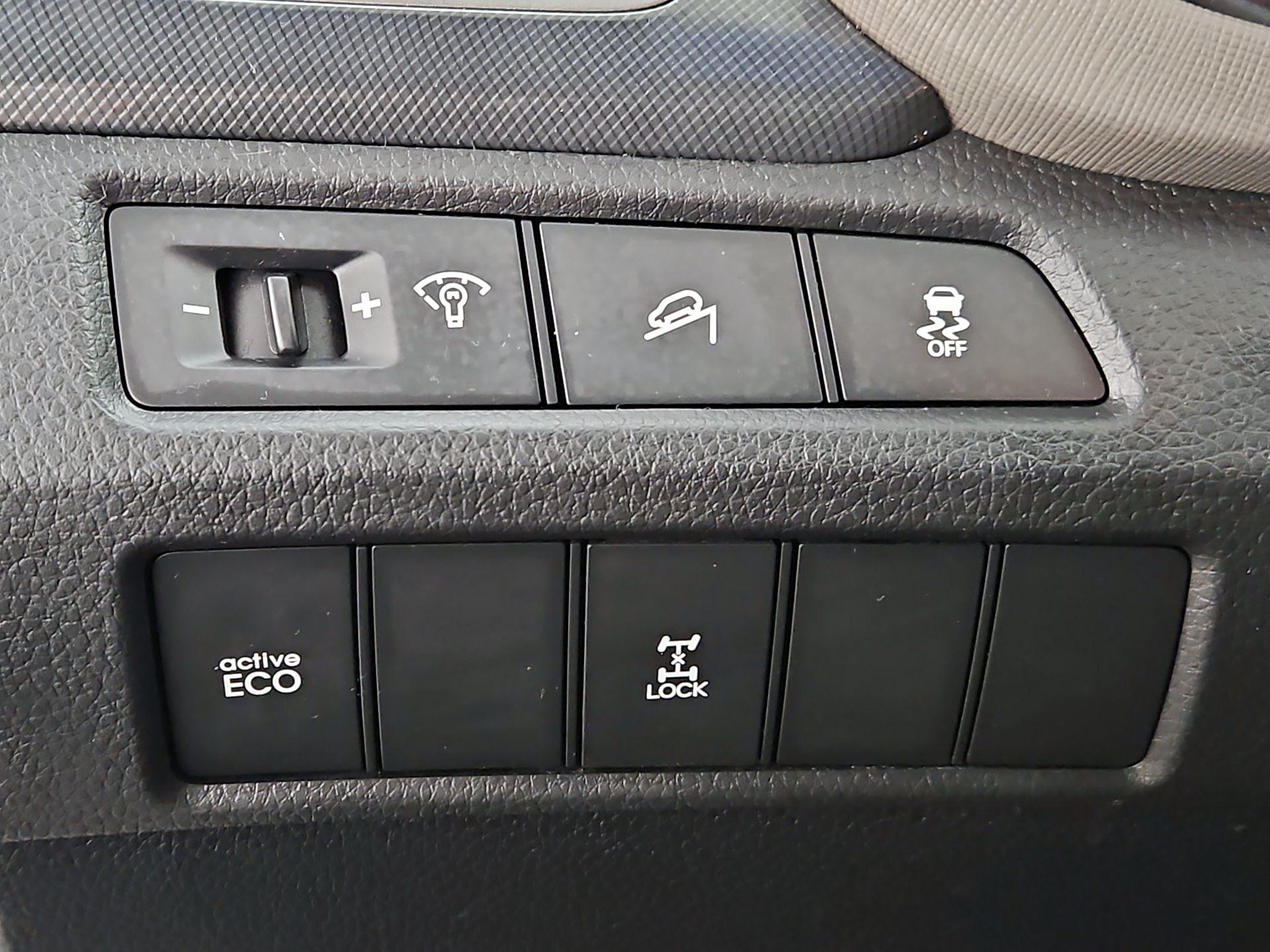 Thumbnail: 2016 Hyundai Santa Fe - 13