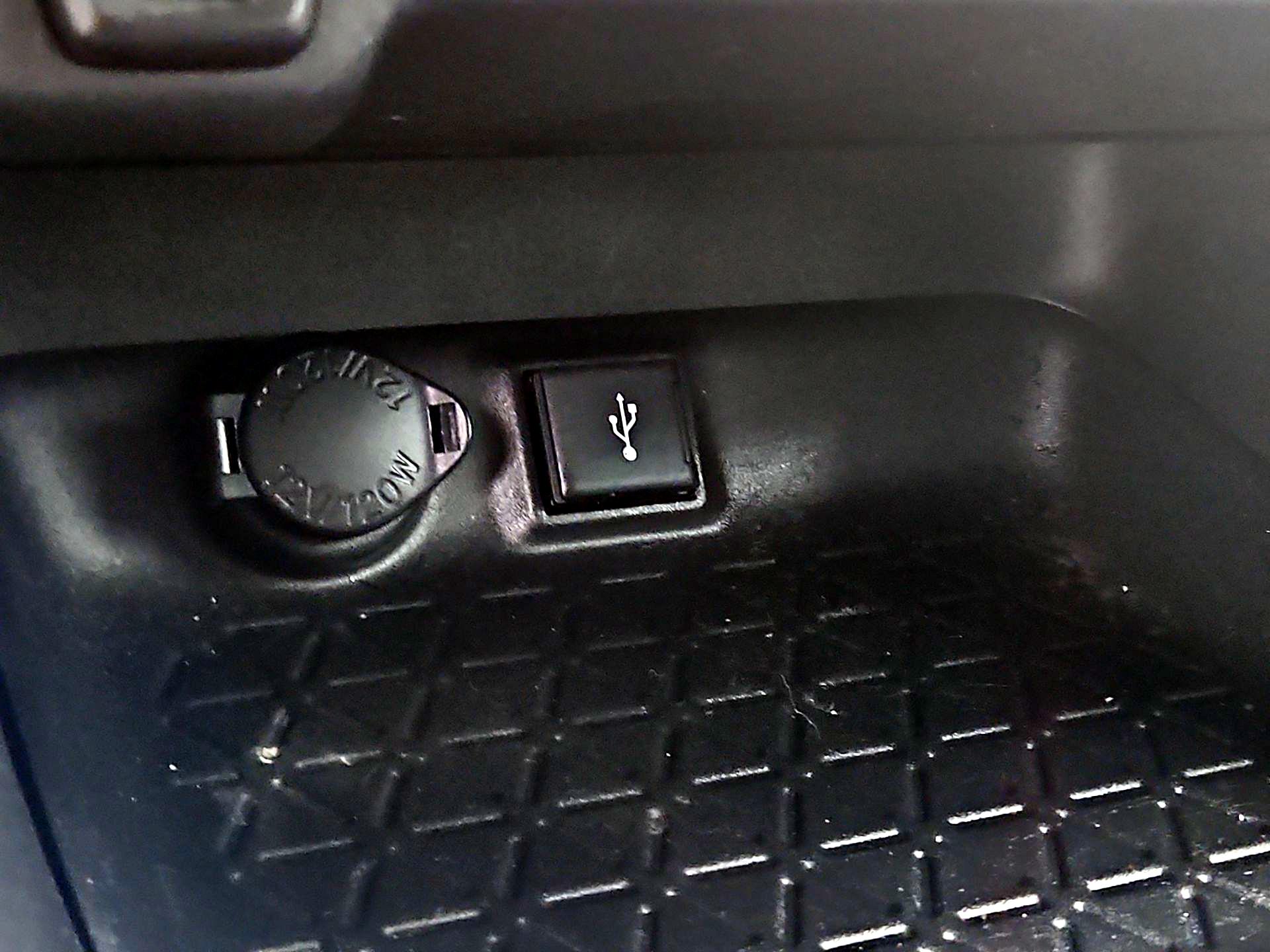 Thumbnail: 2020 Toyota RAV4 - 18