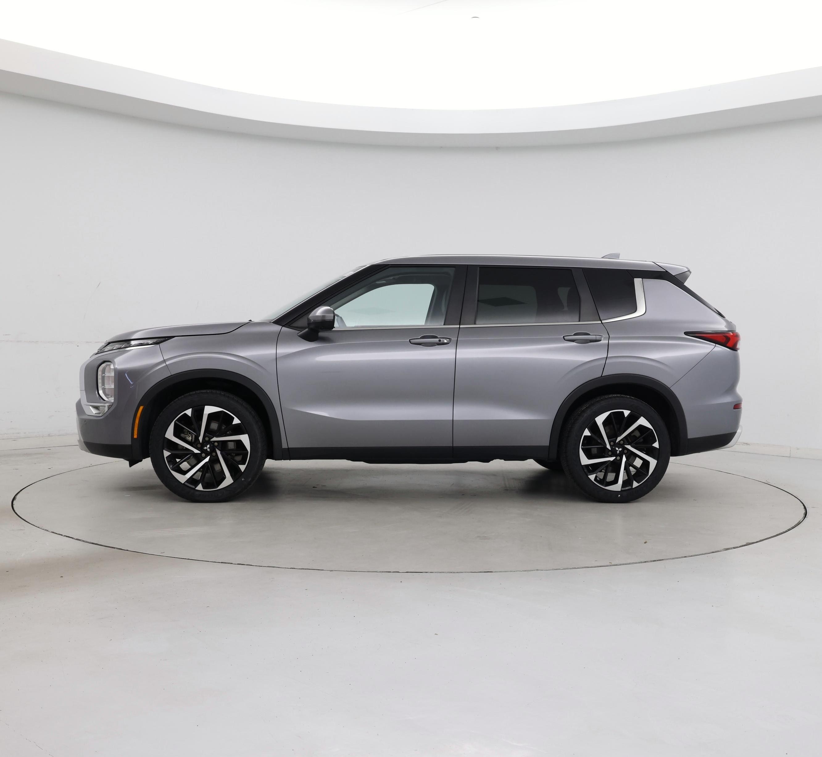 Thumbnail: 2022 Mitsubishi Outlander - 3