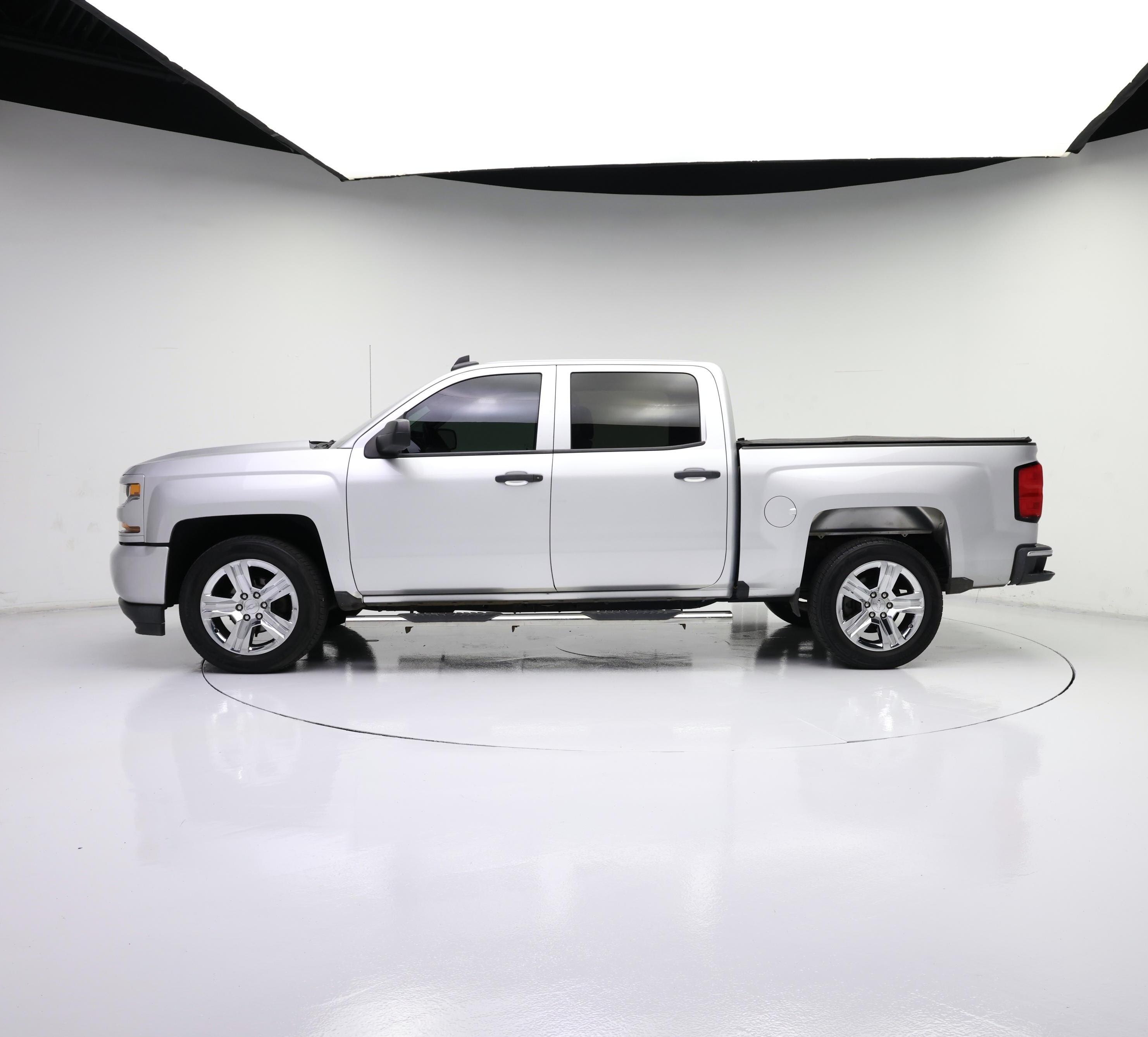 Thumbnail: 2018 Chevrolet Silverado 1500 - 3