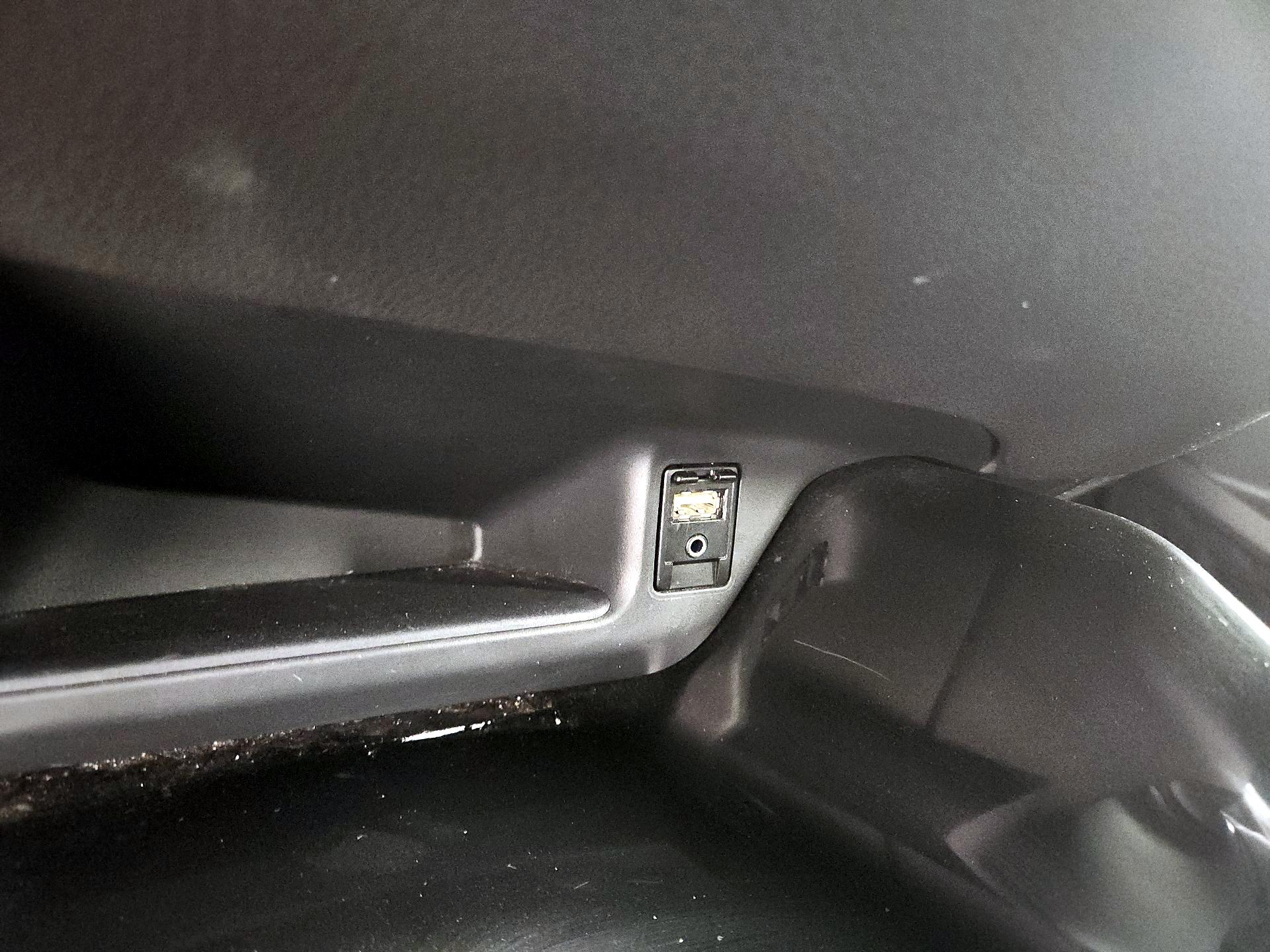 Thumbnail: 2019 Toyota C-HR - 18