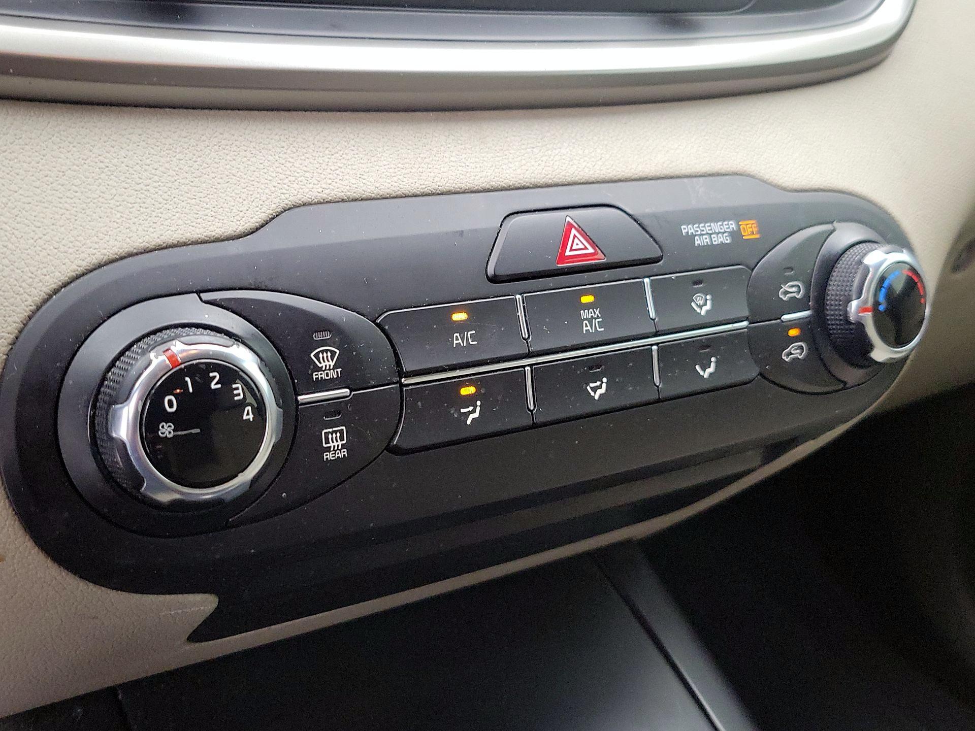 Thumbnail: 2017 Kia Sorento - 16