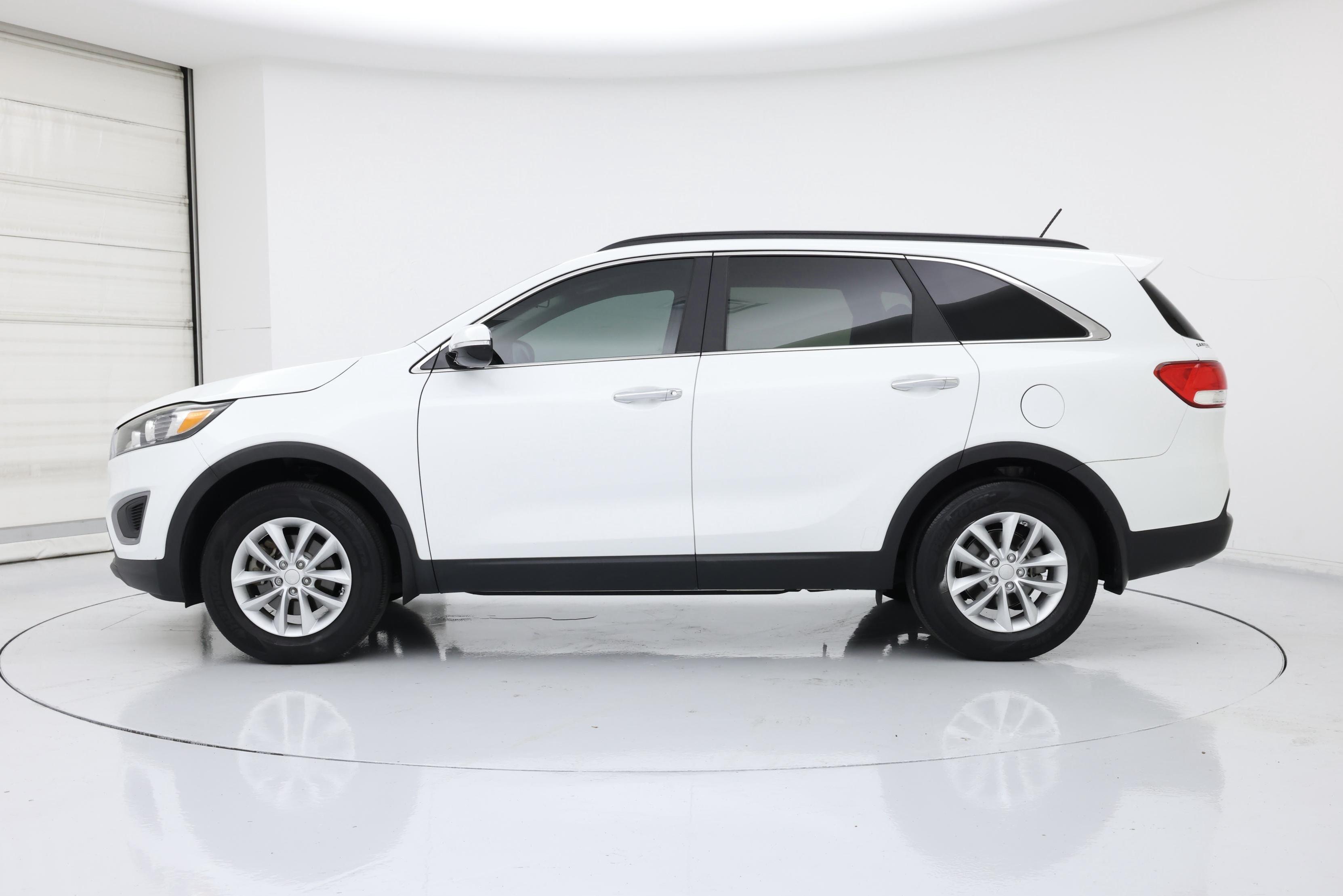 Thumbnail: 2017 Kia Sorento - 3