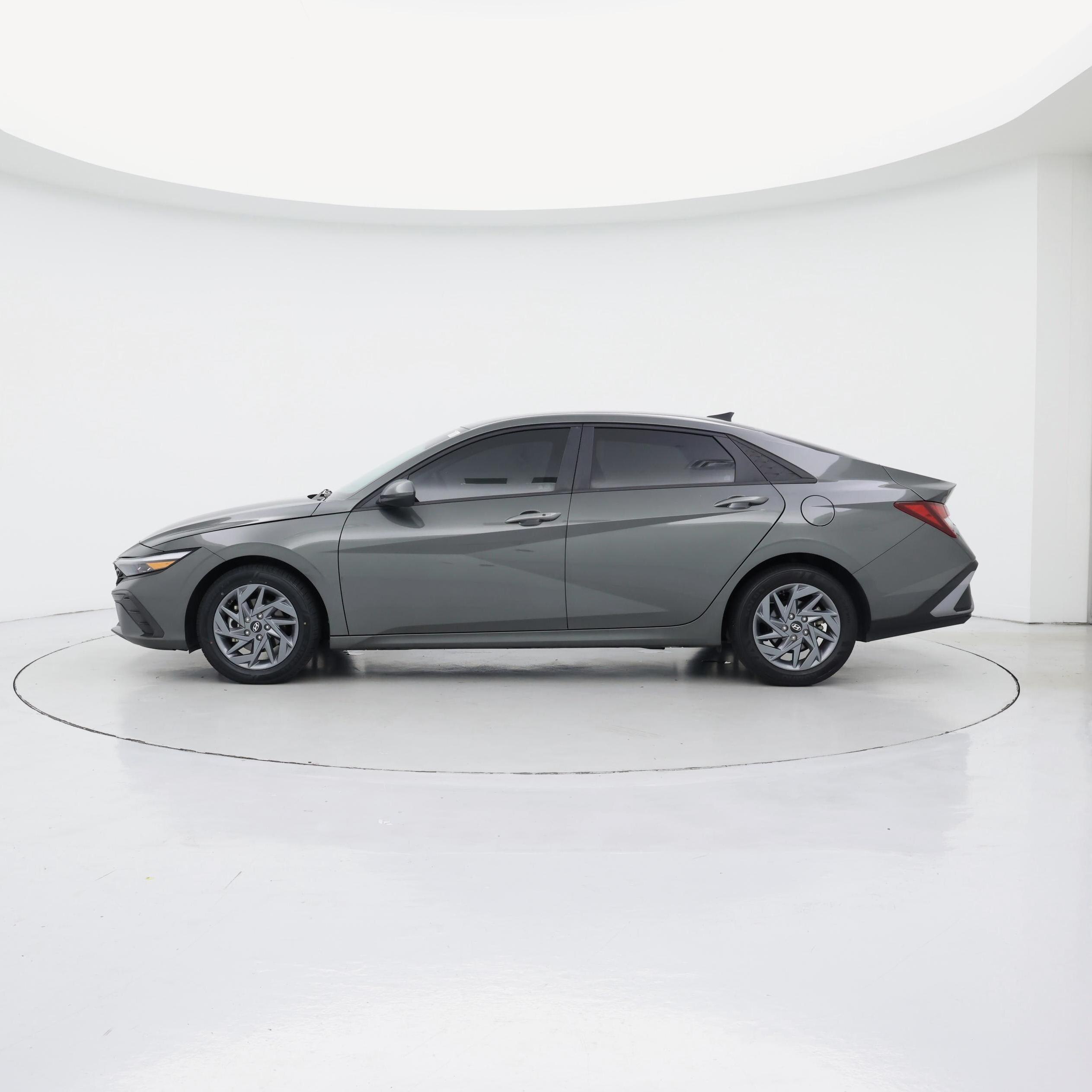 Thumbnail: 2024 Hyundai Elantra - 3