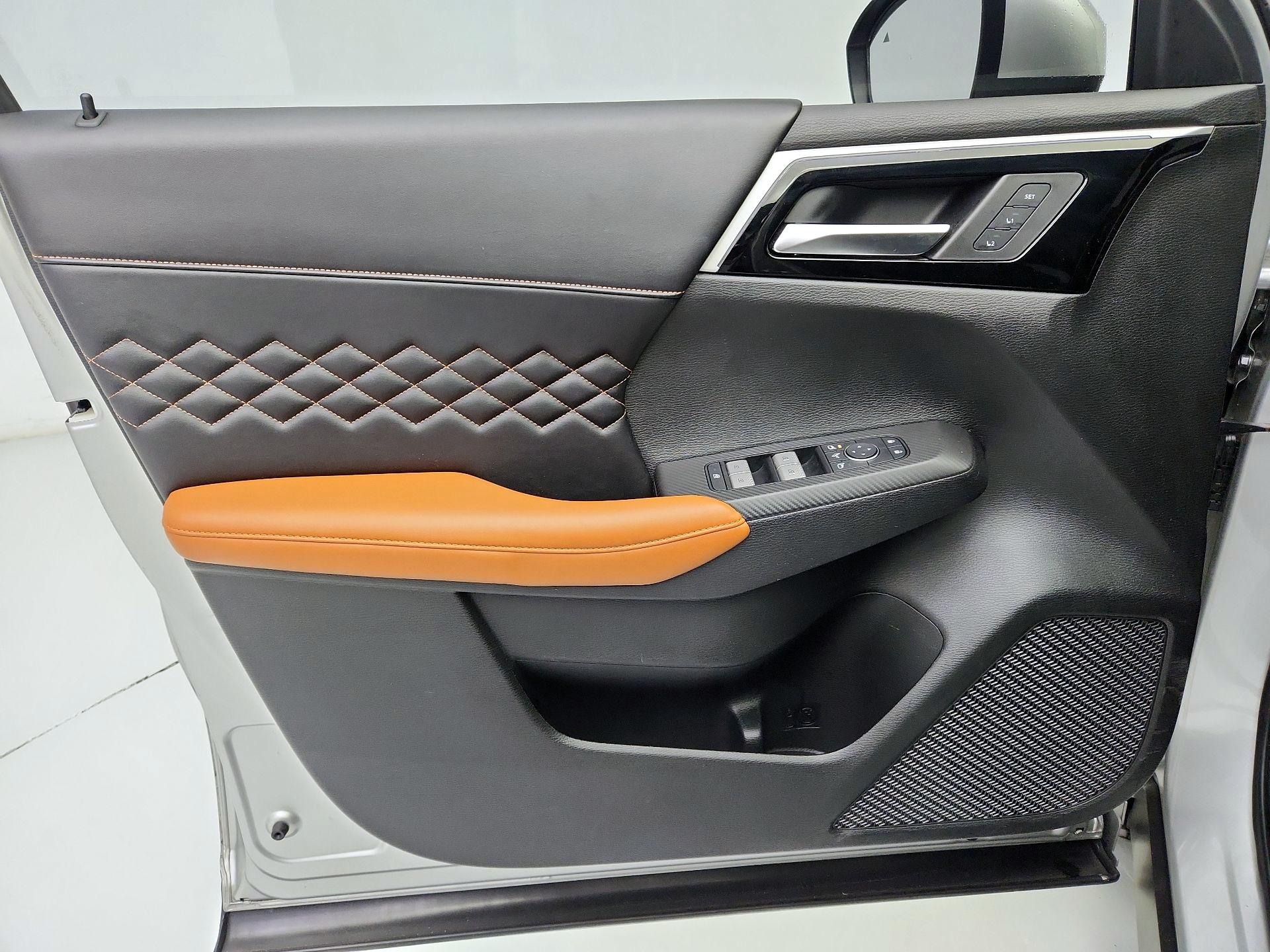 Thumbnail: 2022 Mitsubishi Outlander - 12