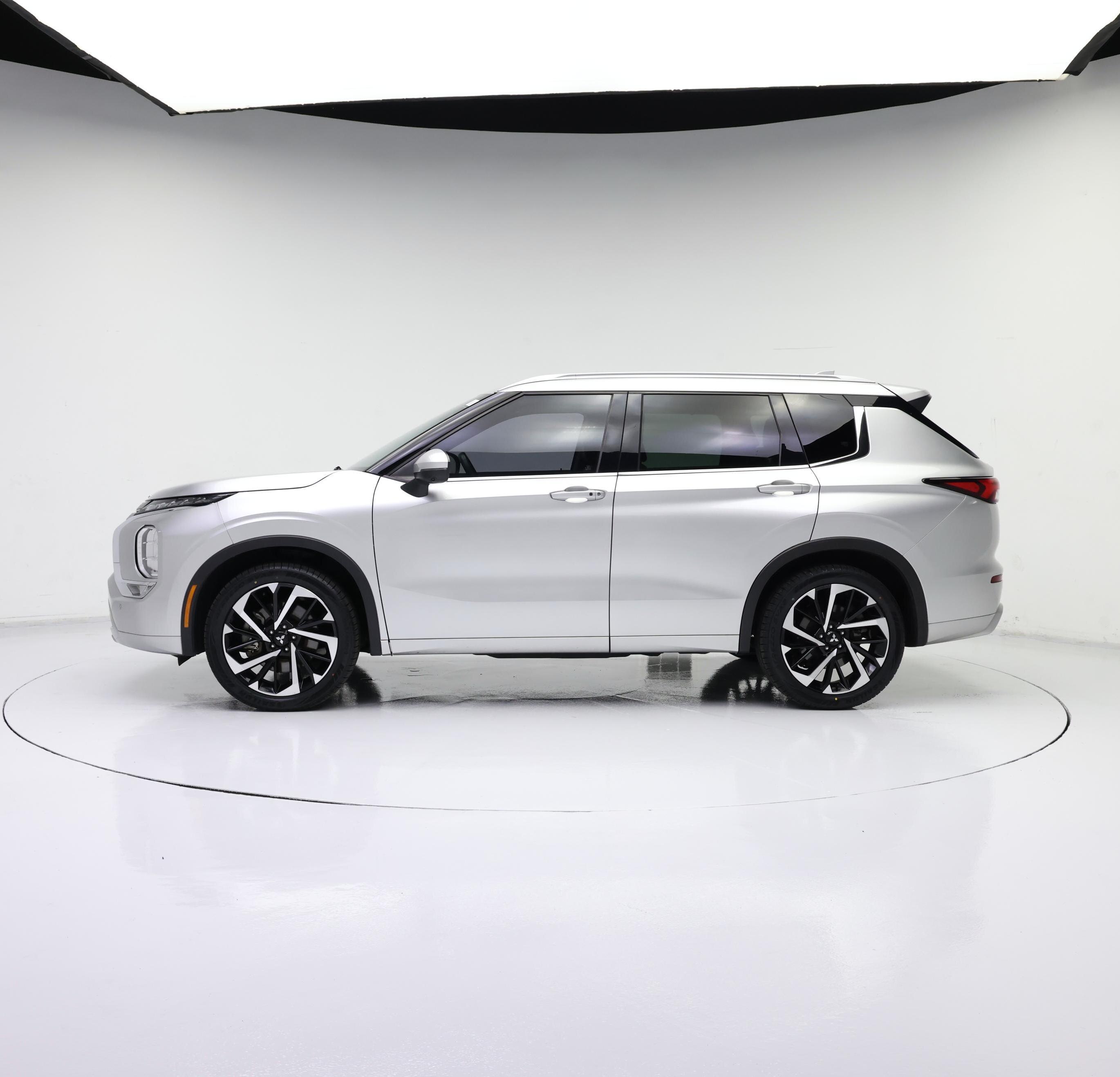 Thumbnail: 2022 Mitsubishi Outlander - 3