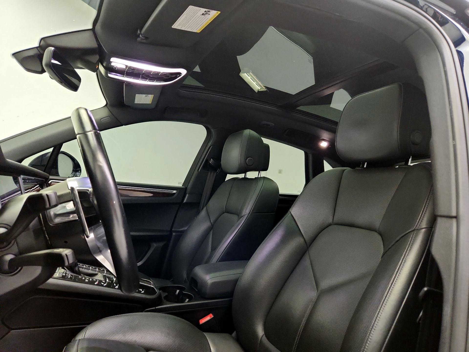 Thumbnail: 2020 Porsche Macan - 20