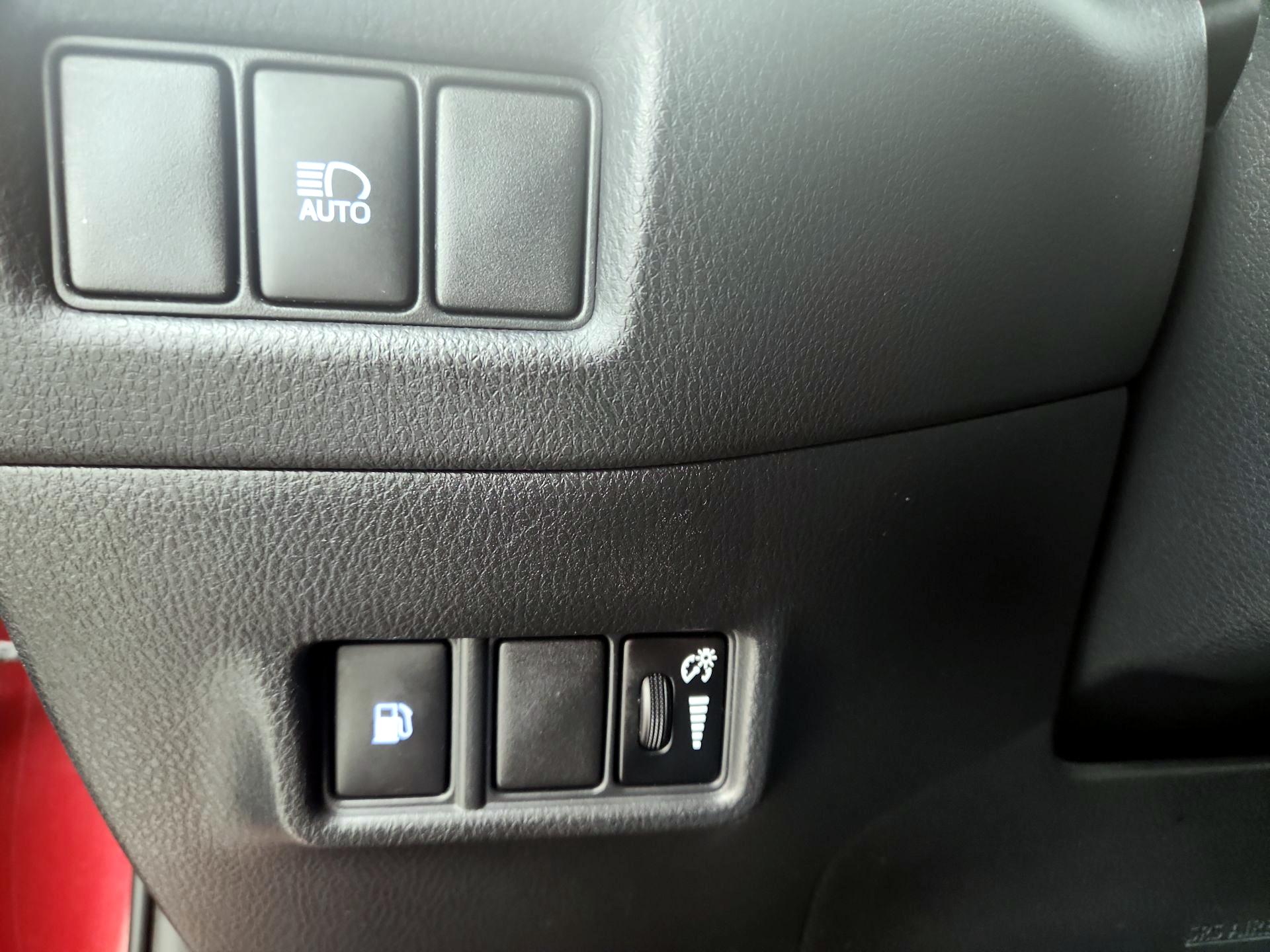 Thumbnail: 2019 Toyota C-HR - 13