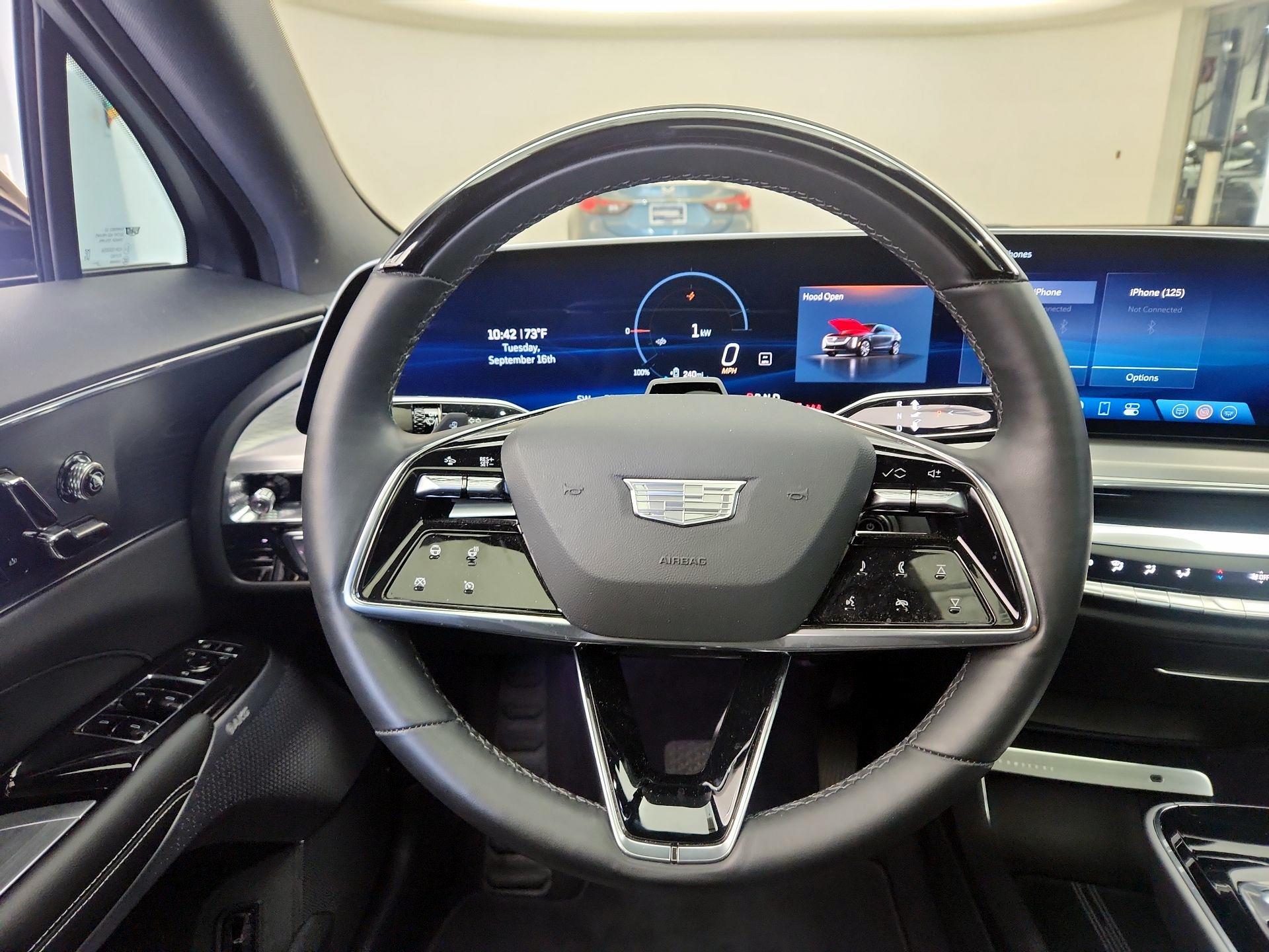 Thumbnail: 2024 Cadillac Lyriq - 10