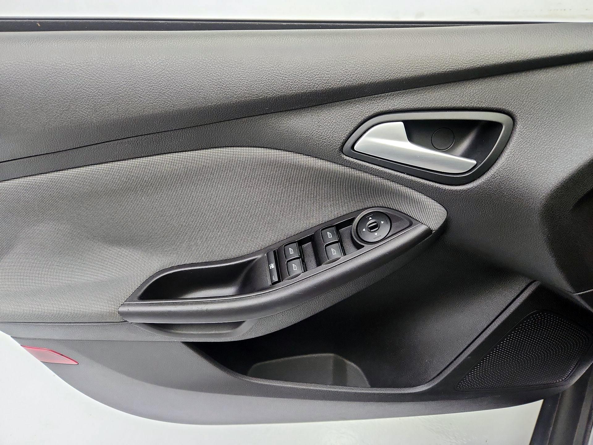 Thumbnail: 2014 Ford Focus - 12