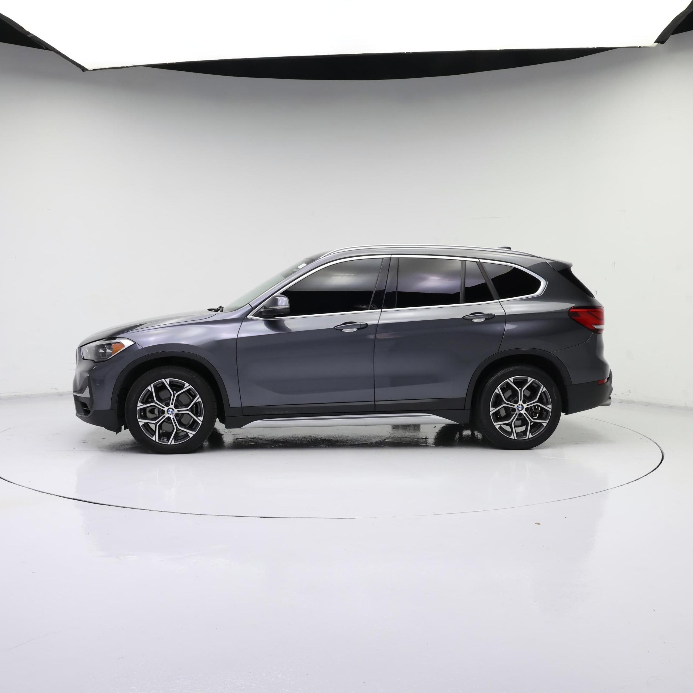 Thumbnail: 2021 BMW X1 - 3