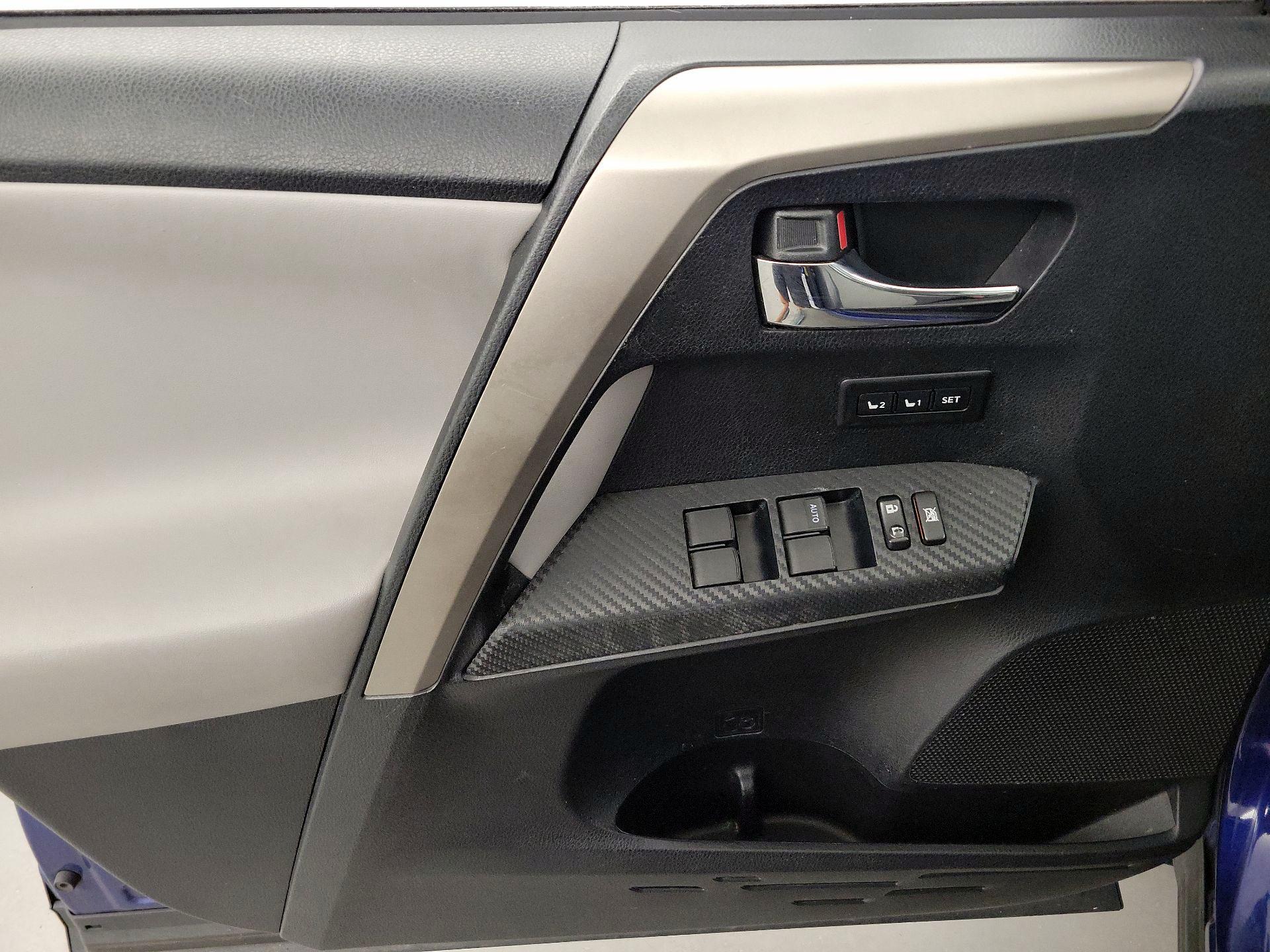 Thumbnail: 2014 Toyota RAV4 - 12