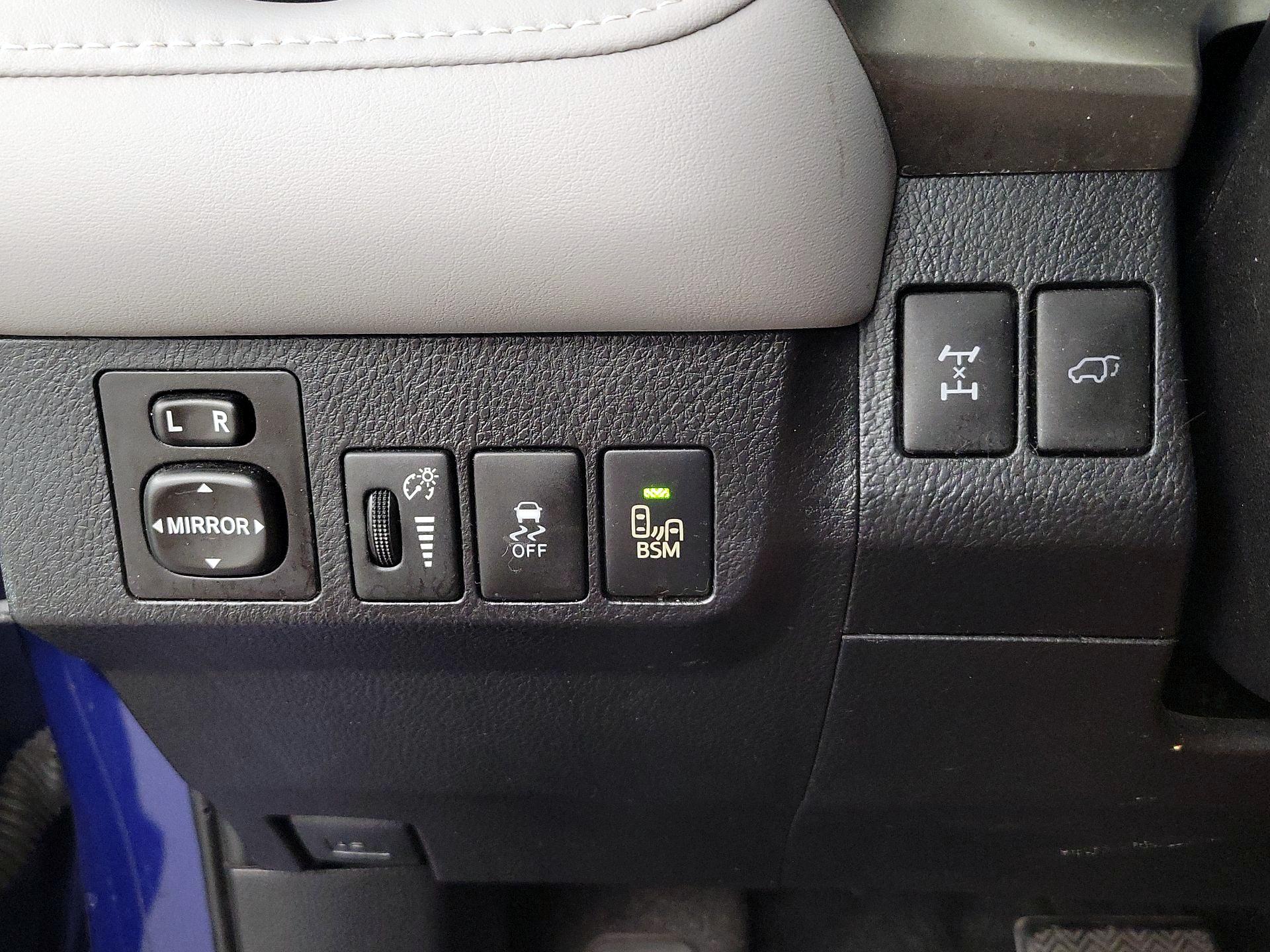 Thumbnail: 2014 Toyota RAV4 - 13