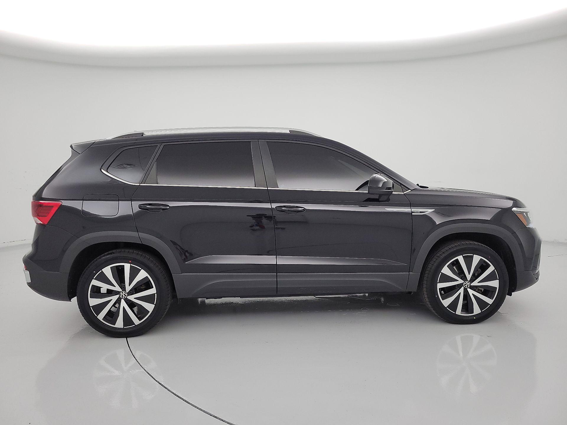 Thumbnail: 2023 Volkswagen Taos - 4