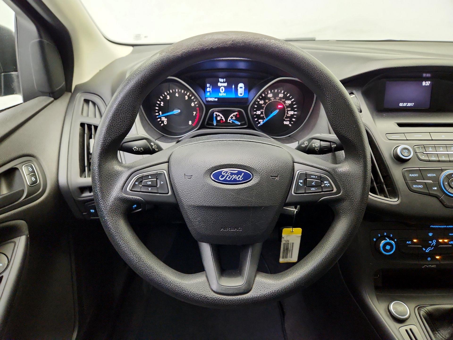 Thumbnail: 2016 Ford Focus - 10