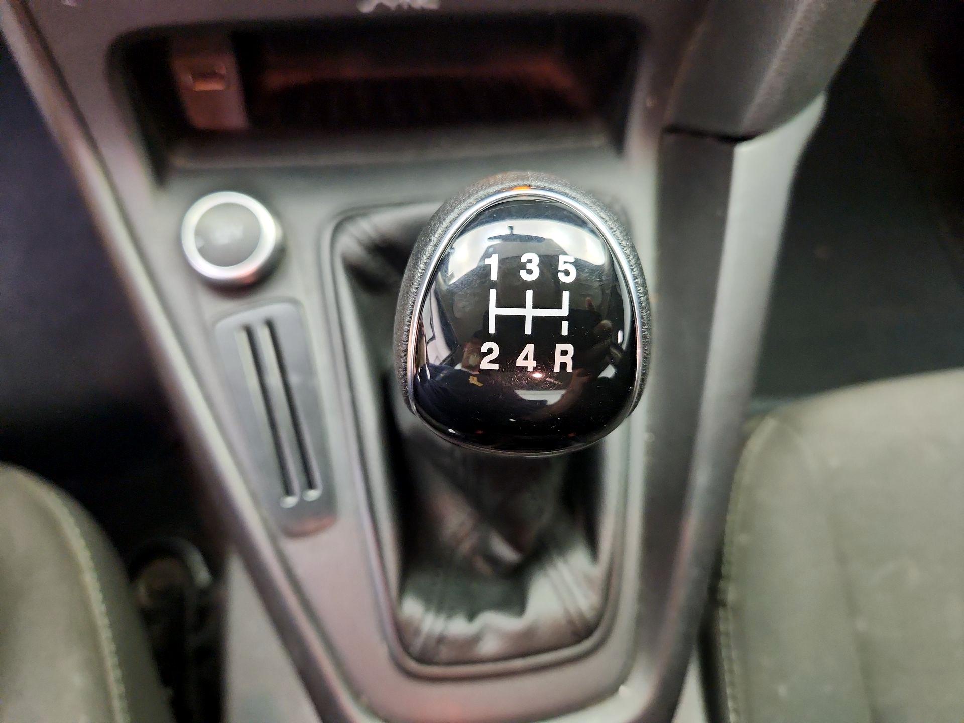 Thumbnail: 2016 Ford Focus - 17