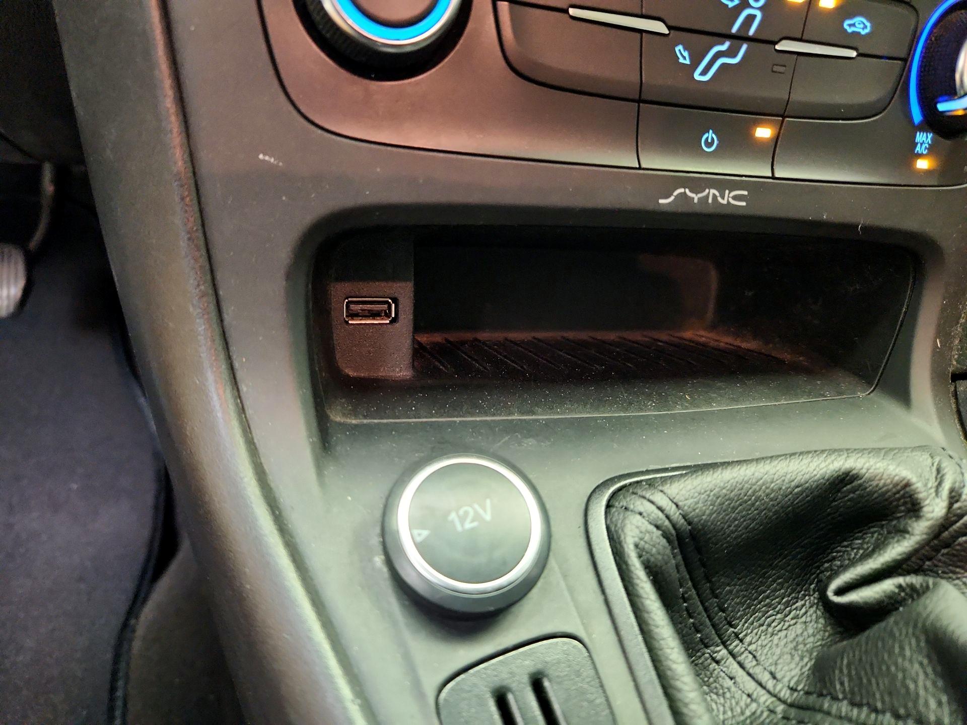 Thumbnail: 2016 Ford Focus - 18