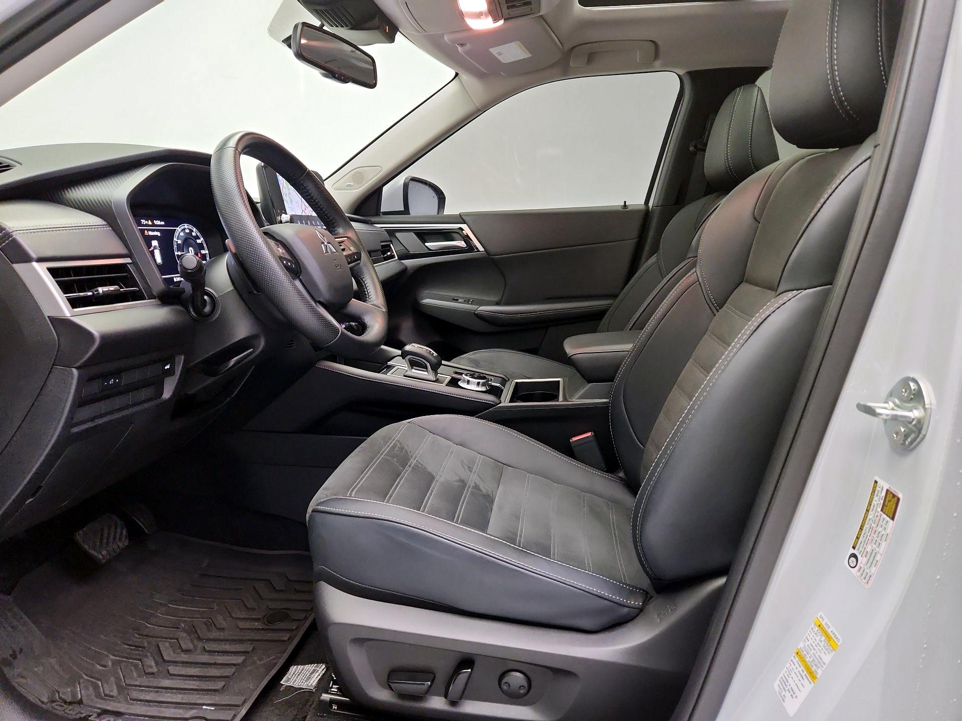 Thumbnail: 2024 Mitsubishi Outlander - 11
