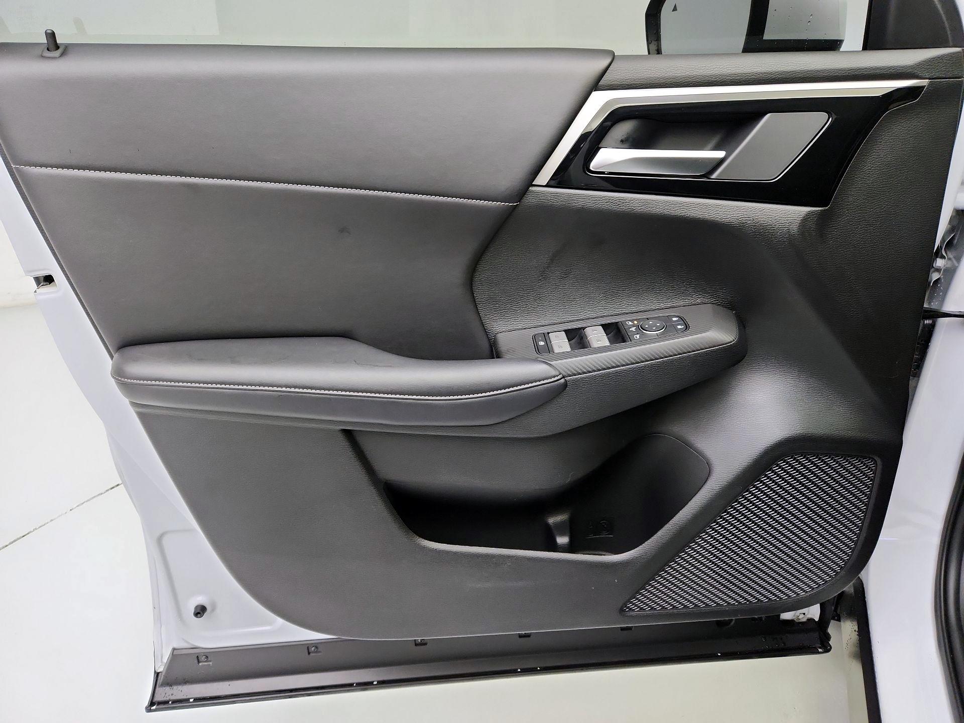 Thumbnail: 2024 Mitsubishi Outlander - 12