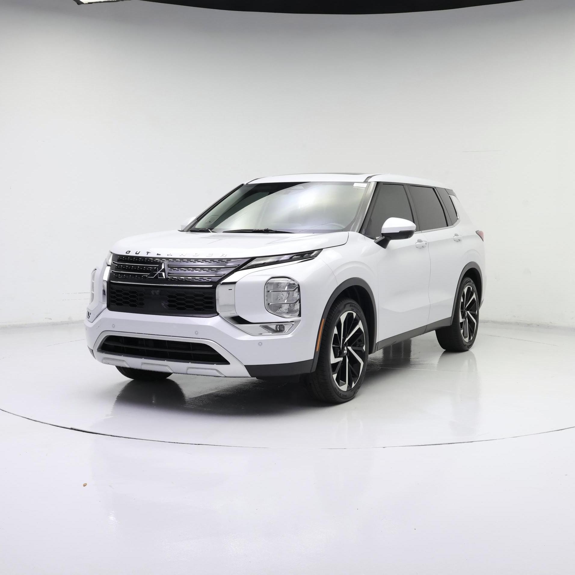 Thumbnail: 2024 Mitsubishi Outlander - 4
