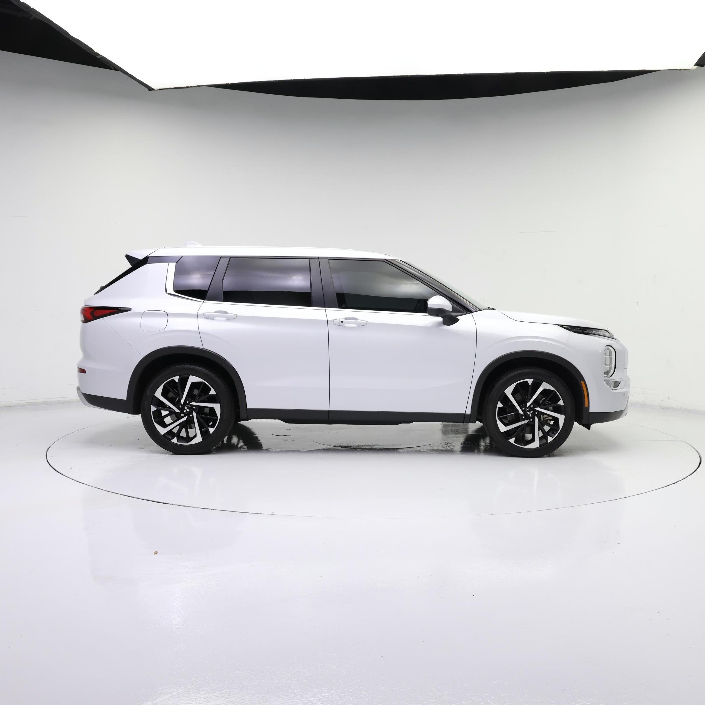 Thumbnail: 2024 Mitsubishi Outlander - 7