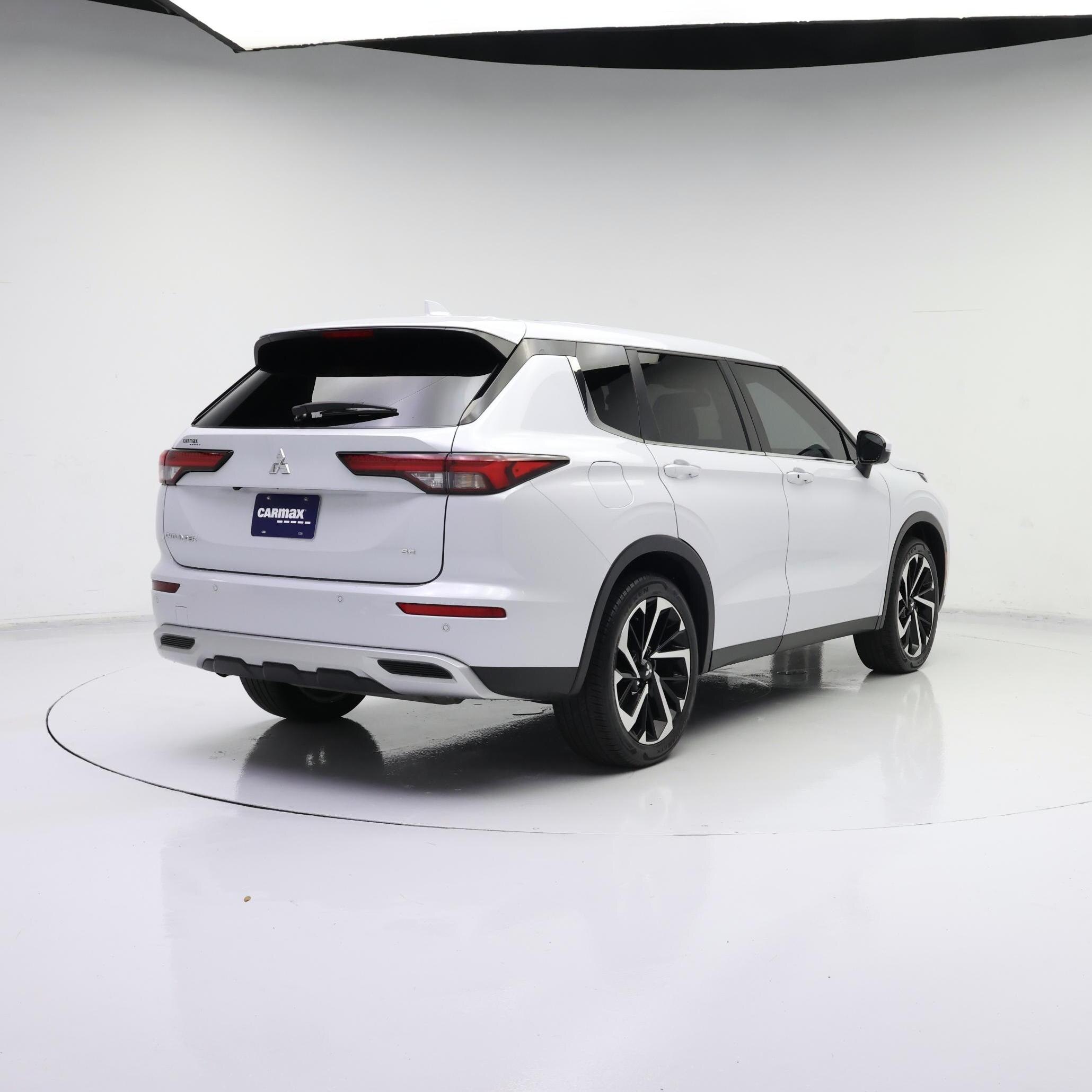 Thumbnail: 2024 Mitsubishi Outlander - 8