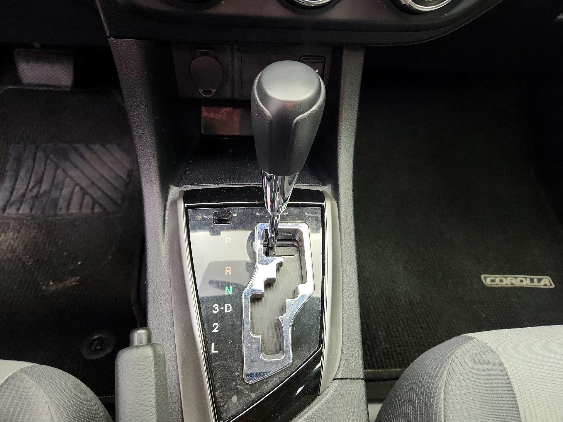 Thumbnail: 2015 Toyota Corolla - 16